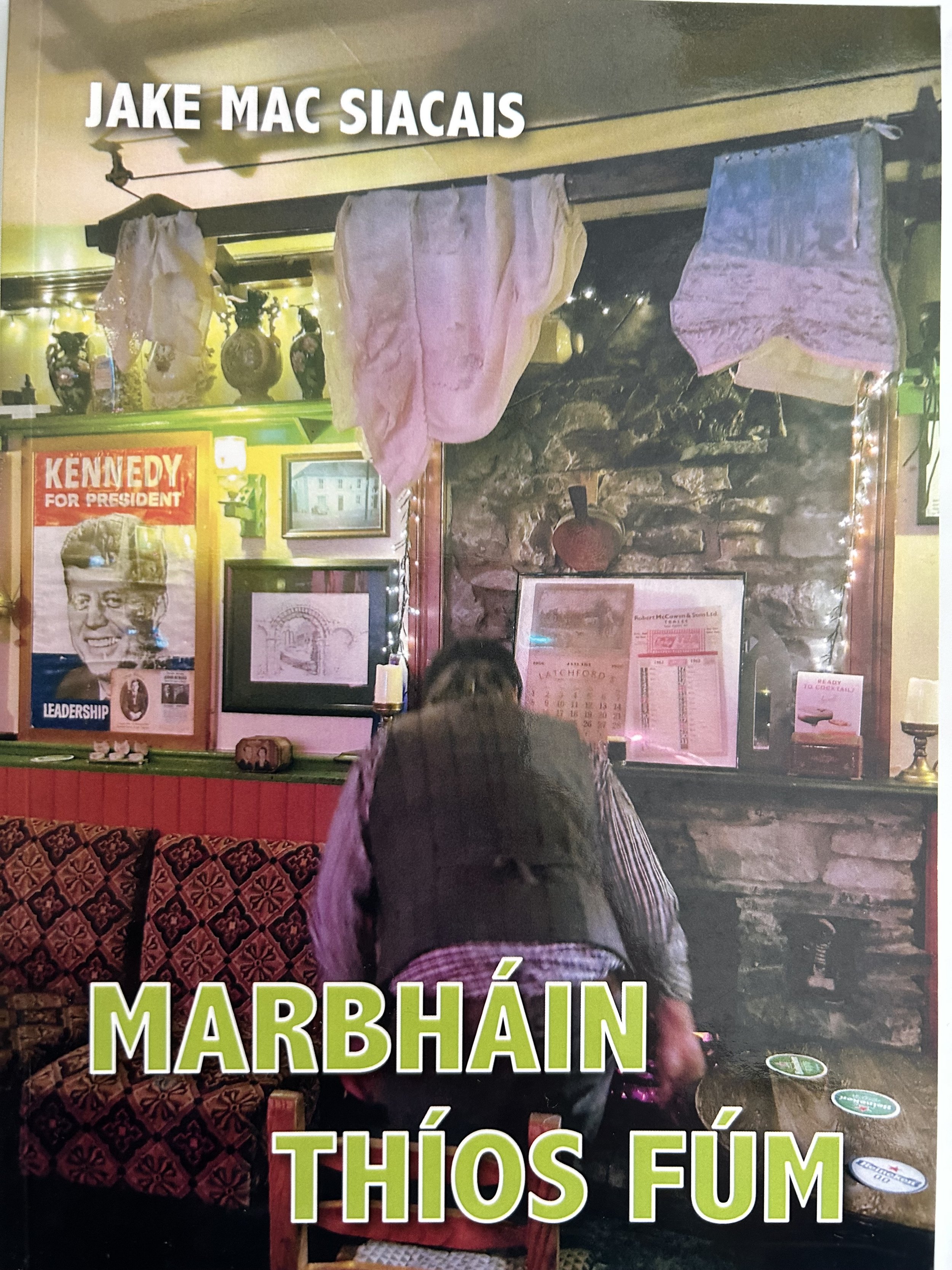 Marbhán Thíos Fúm le Jake Mac Siacas