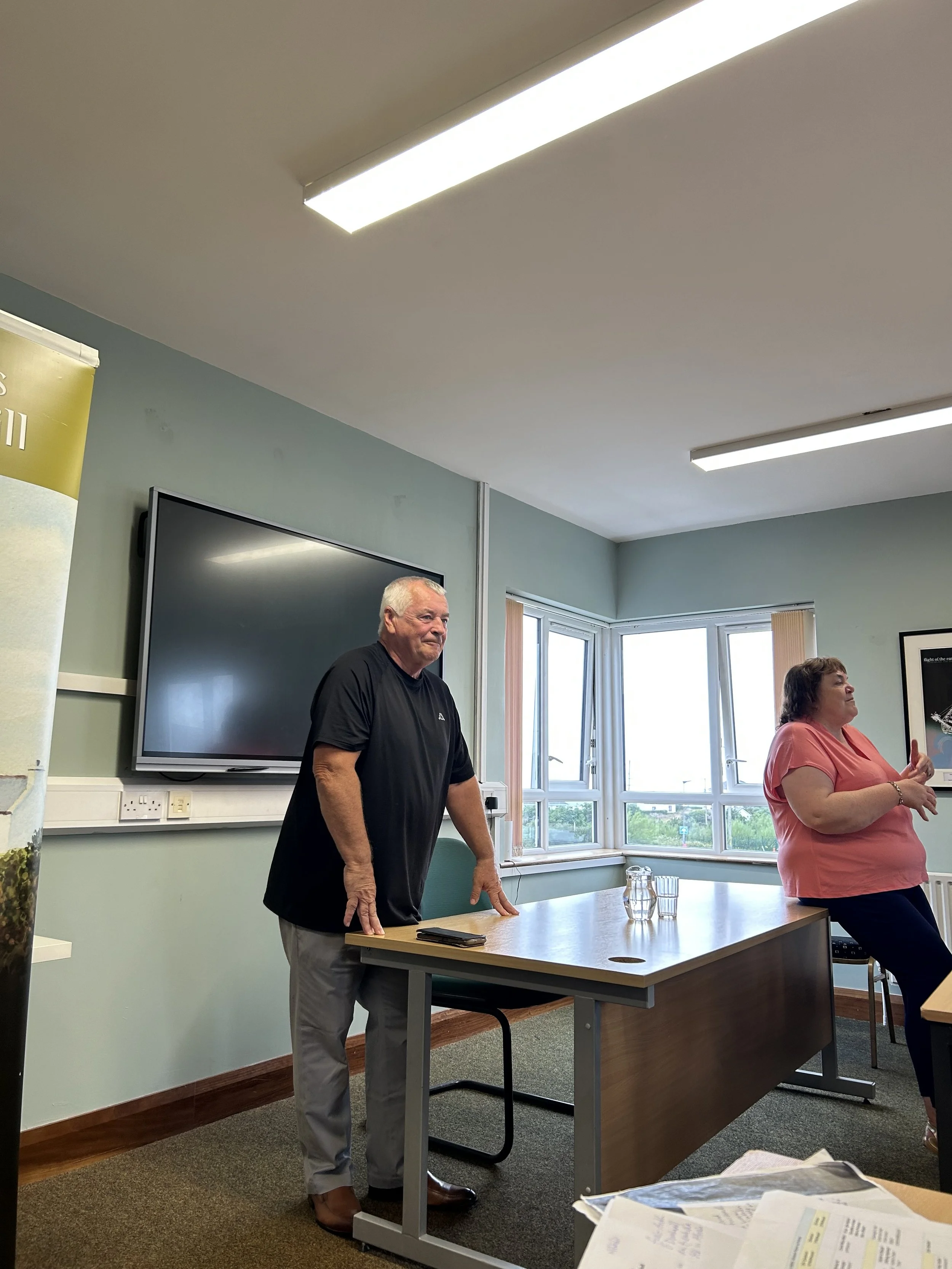 Aisteoireacht le Niall Mac Eachmharcaigh