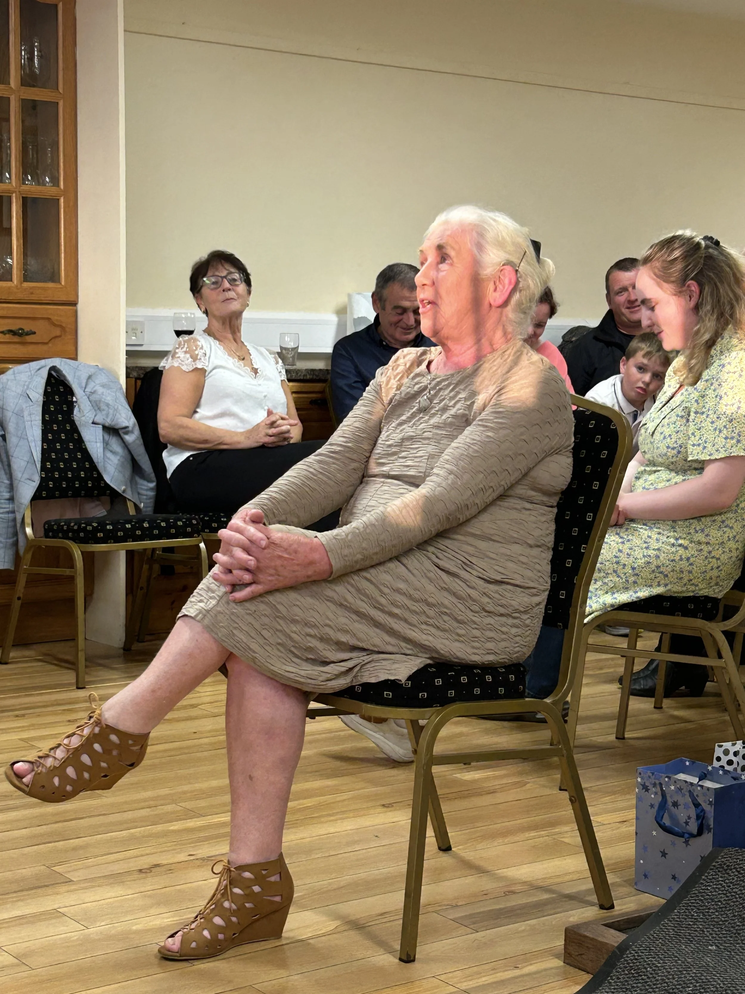 Máirín Mac Lochlainn, ag scéalaíocht