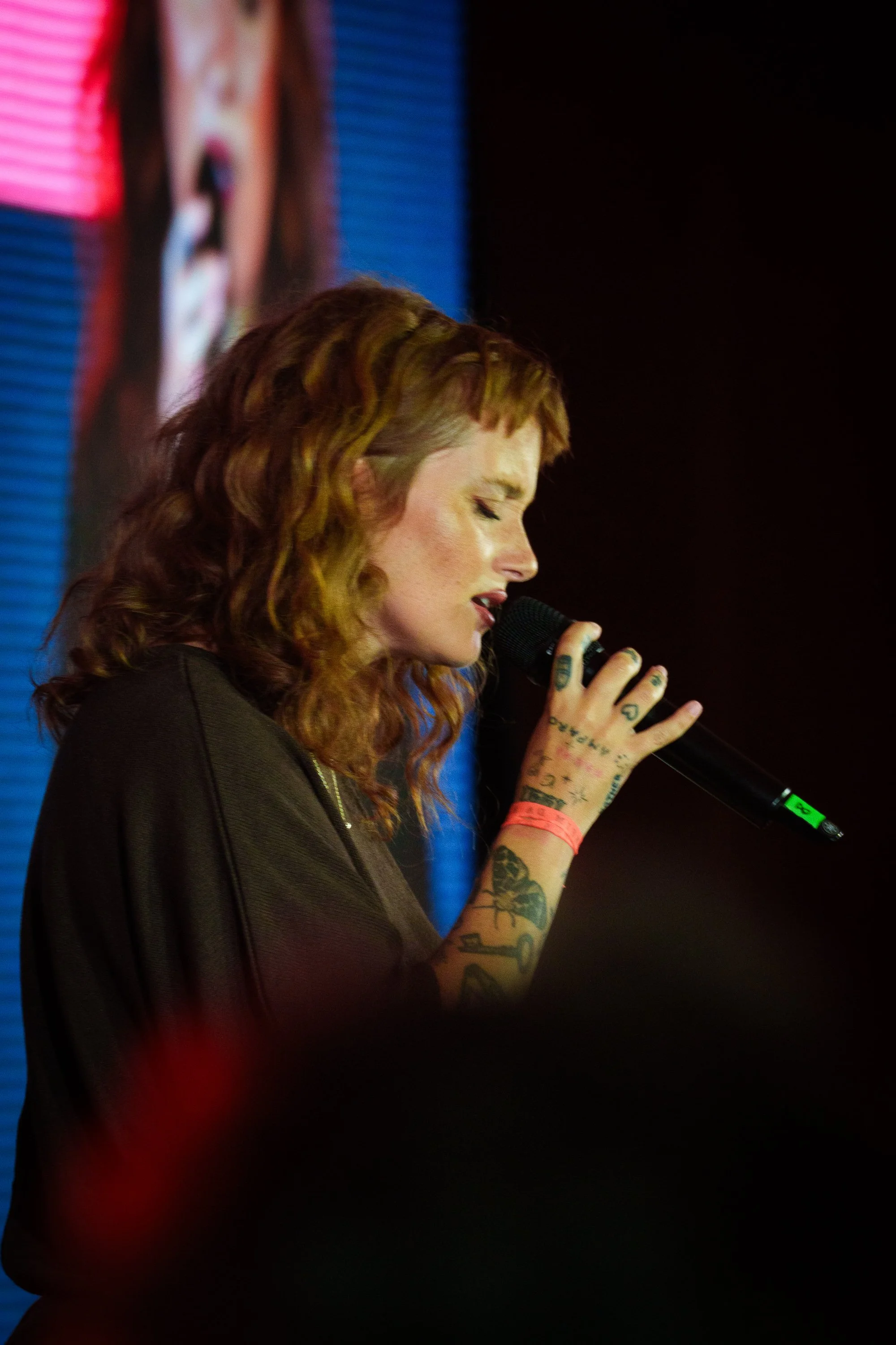 Carolina Deslandes
Portuguese singer and songwriter