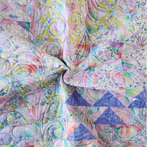 Beautiful swirly stitching on a lovely quilt of soft pastel colors. 

#flyinggeese #alyssa2 #mycreativestitches #longarmquilting #magnifico #superiorthreads
