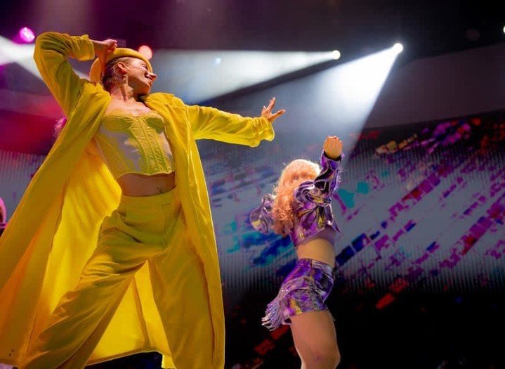 🎭🎶 From Broadway-style shows to live music and comedy, Celebrity Cruises offers top-notch entertainment for every taste. Ready to be entertained at sea? Let&rsquo;s book your next cruise!