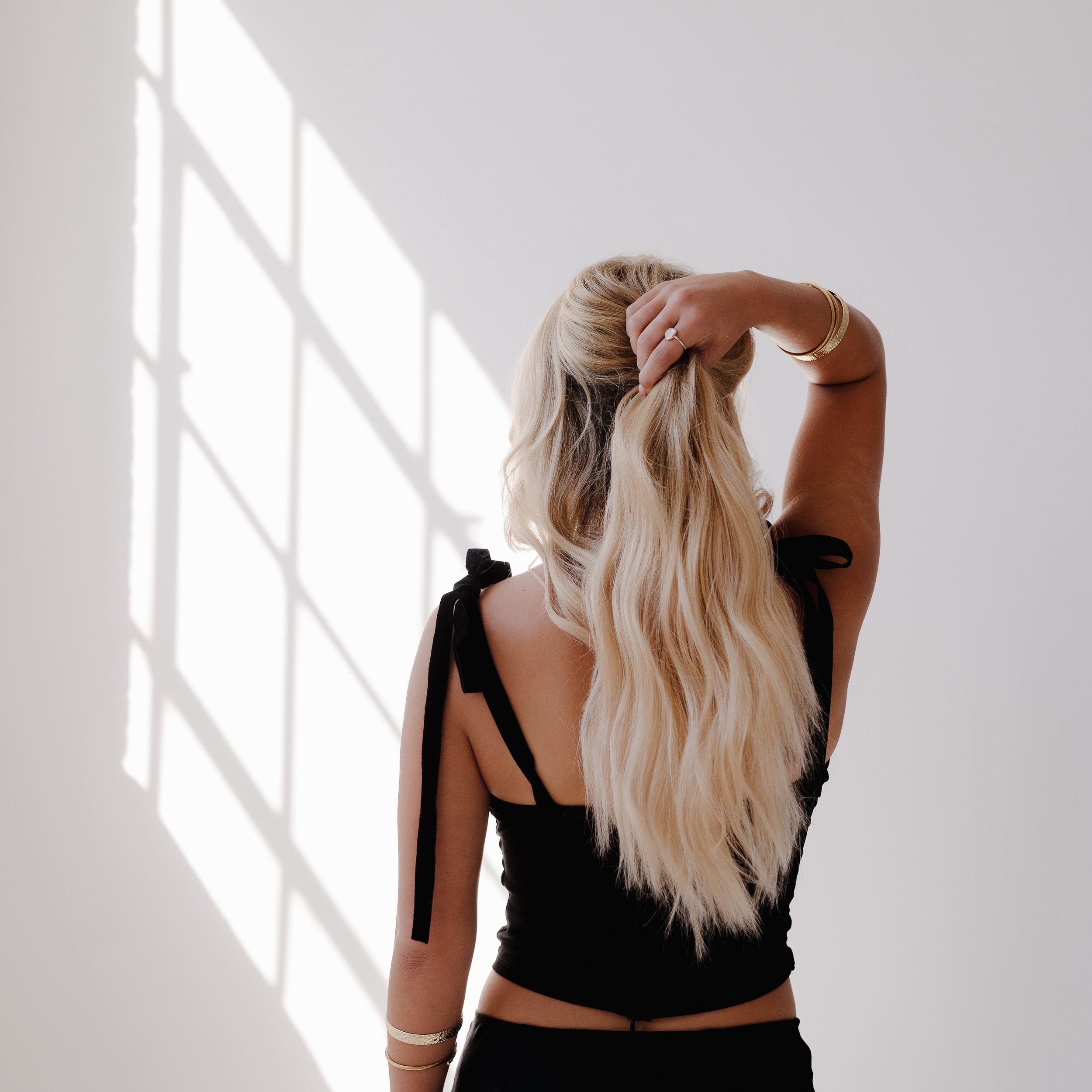 Are you ready for natural extensions with full mobility? 🙌🏼 me too, so let&rsquo;s get you into a set of @racoonhairextensions 

These easy install extensions are perfect for anyone worried about hiding extensions in their hair. They are super smal