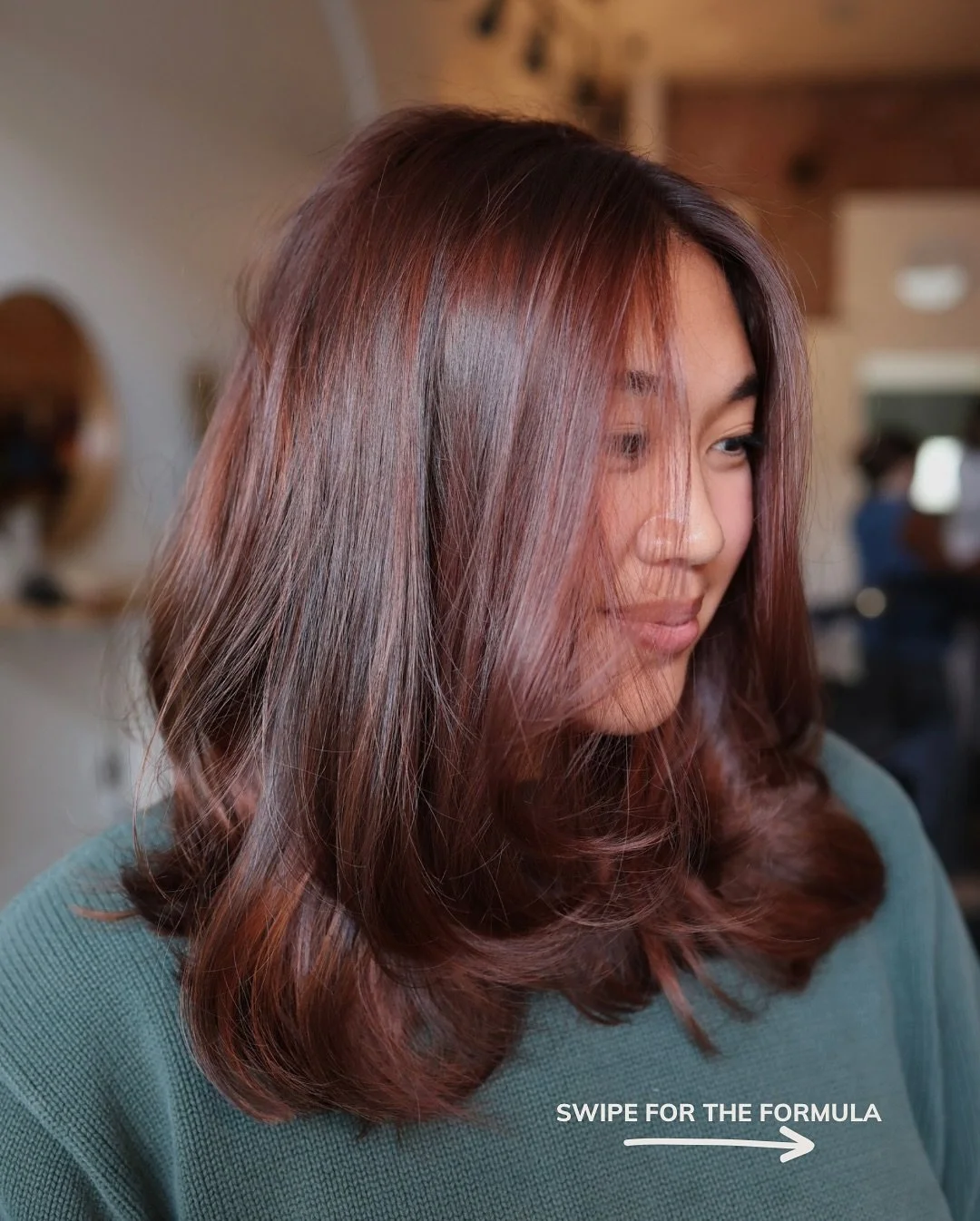 Save this for your next fall color inspo 🍷
This tone gives depth without darkness &mdash; rich copper undertones meet a soft brunette base for a glossy, dimensional finish that catches every bit of light.

The formula&rsquo;s all about balance: warm