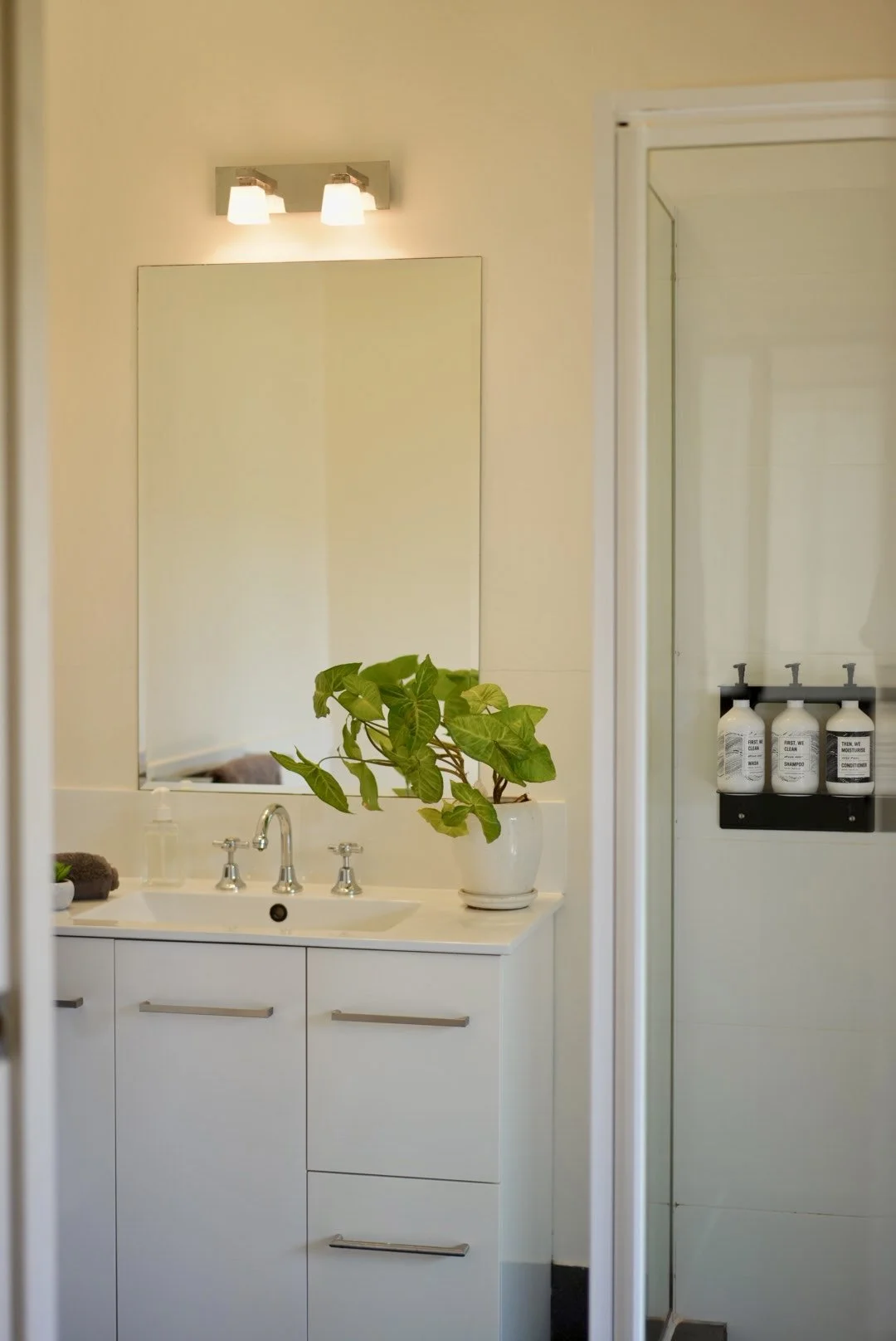 Ensuite Bathroom (1).jpg