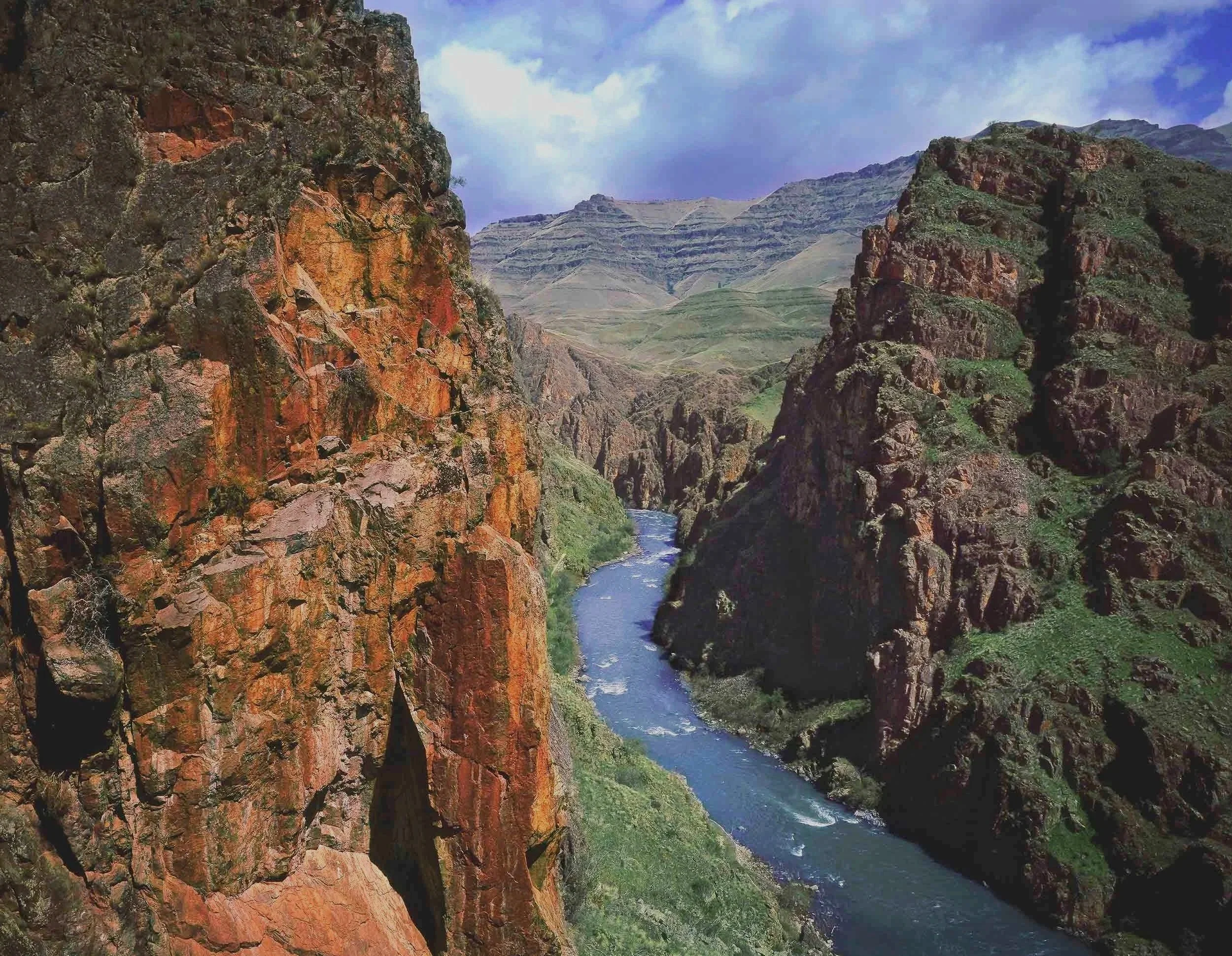D136  Imnaha River gorge