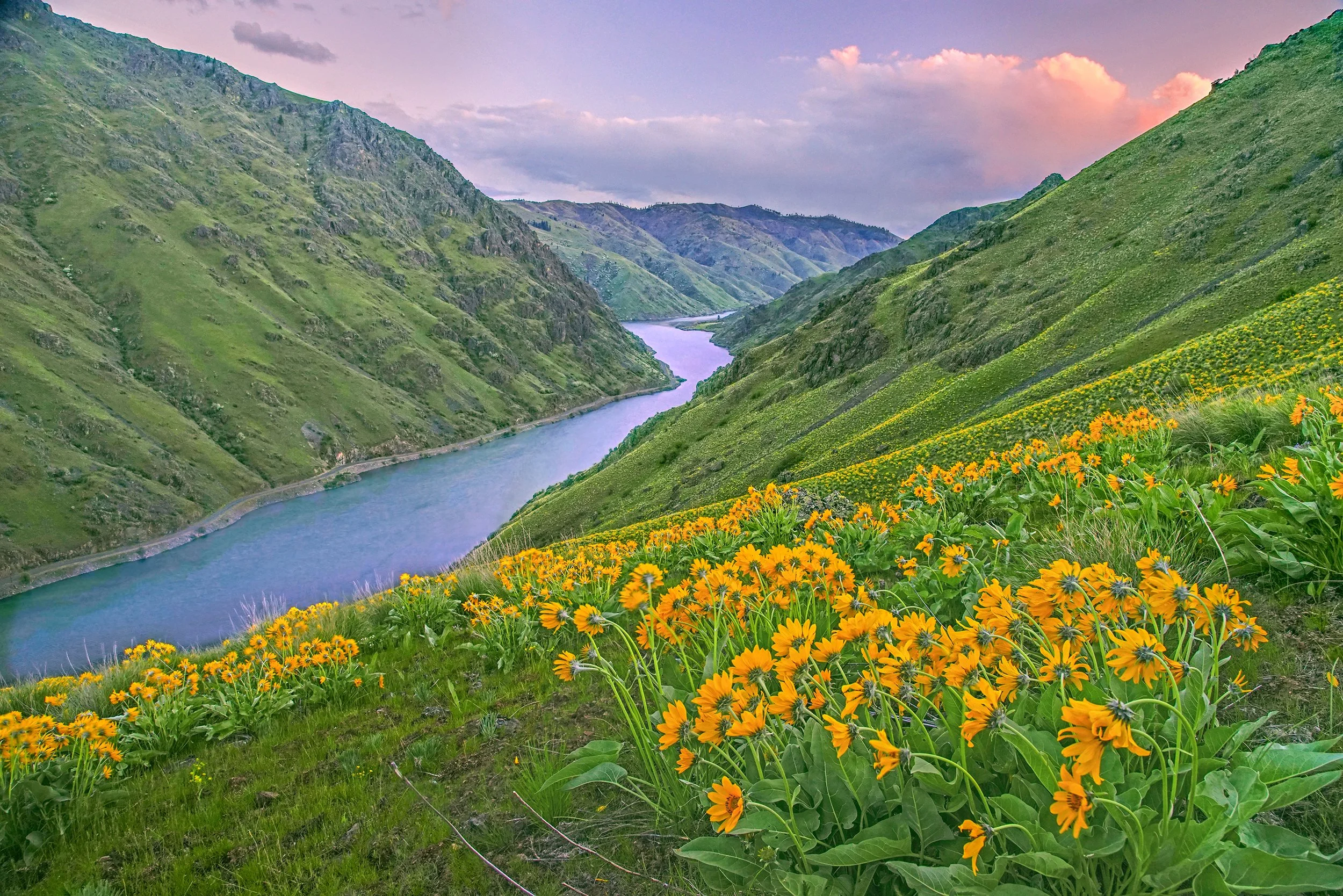 DC 327 Snake River in Hells Canyon 
