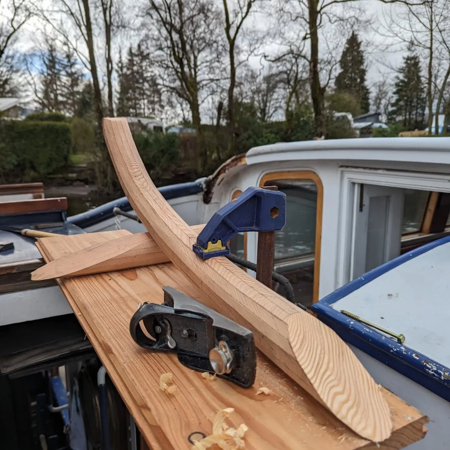 A small cabin repair on SY Gondola.
.
The little jobs are always the tricky ones.
.
#woodenboat #boatbuilding #woodrepair #conistonwater 
@nationaltrust