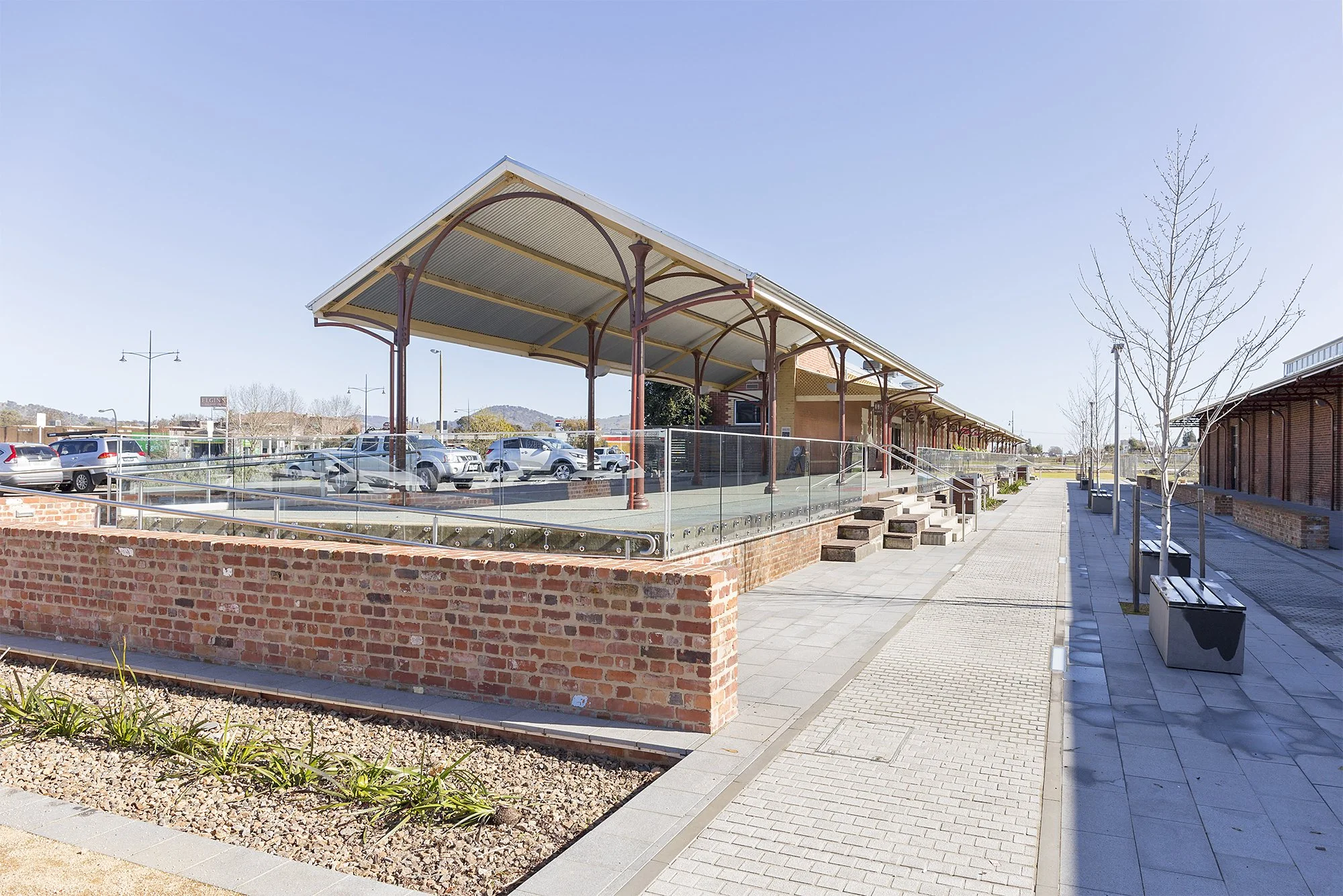 Former_Wodonga_Railway_Station_at_Junction_Square_in_Wodonga.jpg