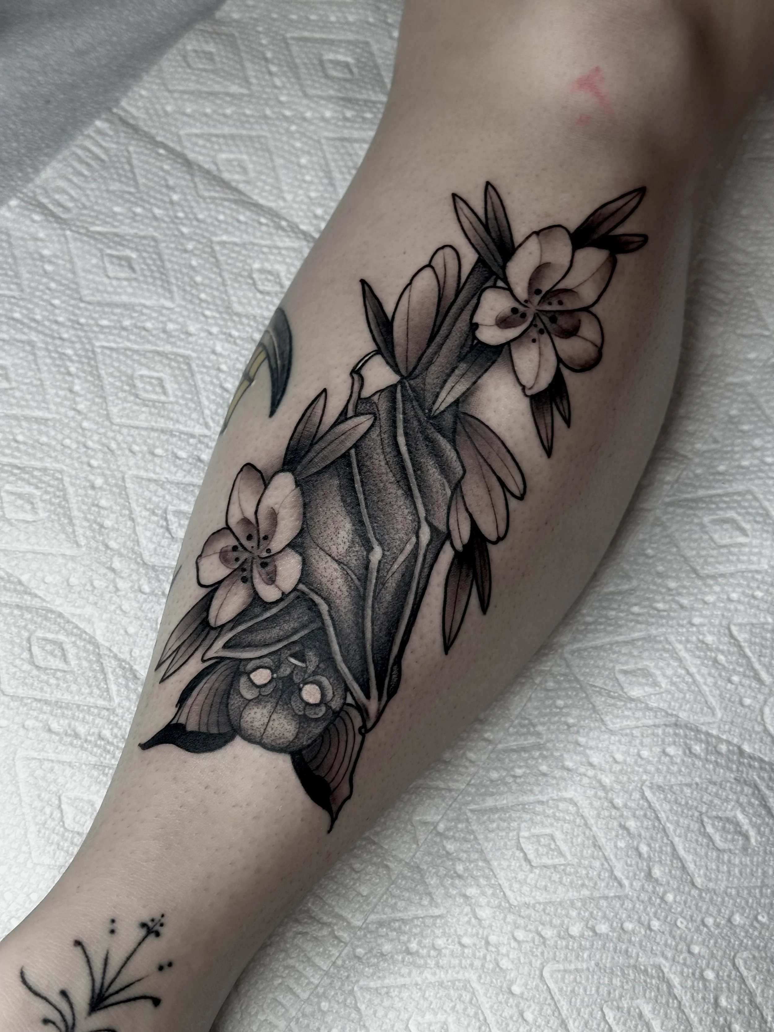 bat and flowers tattoo, floral, bat, cute bat tattoo, custom tattoo, pre drawn flash design. shin tattoo