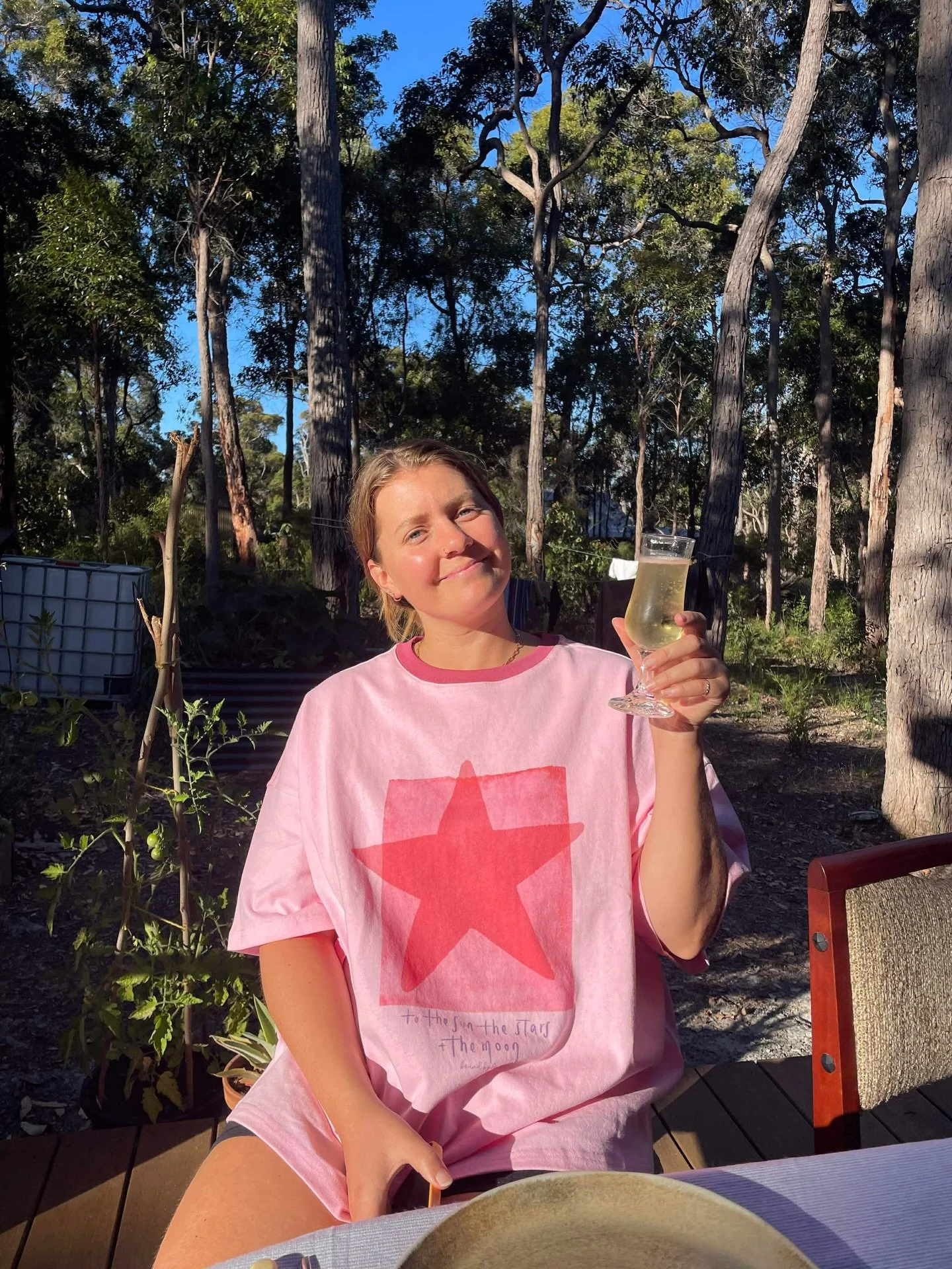 happy new years beautiful people! a lil snippet of my past few weeks. no instagram is always the best gift :)

read 2 books, plenty of ocean swims, naps, christmas with fam (most importantly my nieces hehe), lots of sunshine, running, no makeup, dail