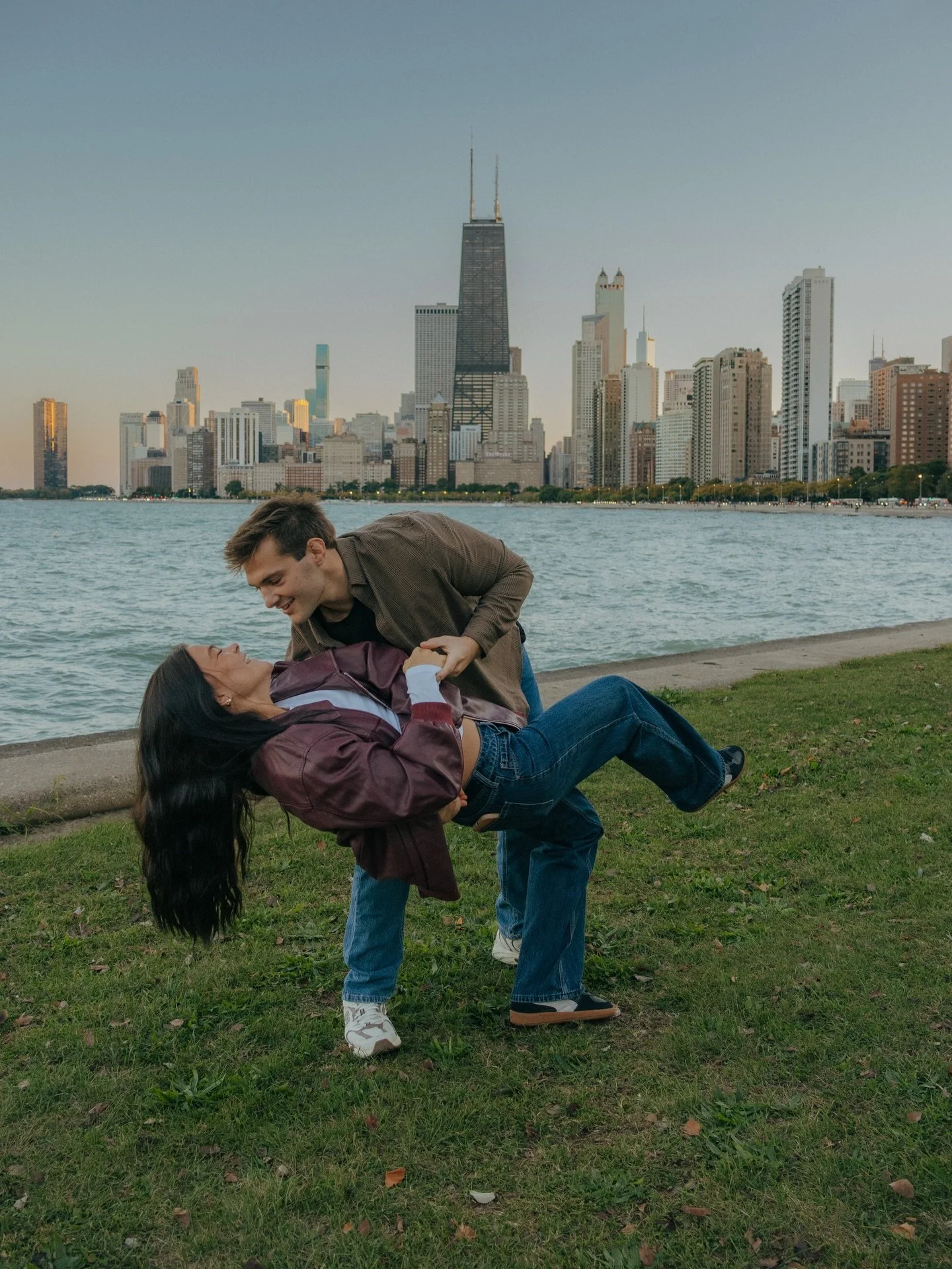 Inspired by slow dancing at sunset in the park 🌆

#chicagoengagementphotographer #chicagoproposalphotographer #chicagocouplesphotographer #chicagofilmphotographer #chicagoproposal