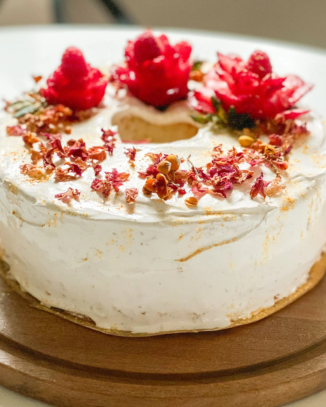 💖 I find so much happiness in baking cakes and adding those little personal touches &ndash; it&rsquo;s what drew me into home baking to begin with! Seeing someone smile and feel truly celebrated is what it's all about for me. 🎂✨ If you ever need so