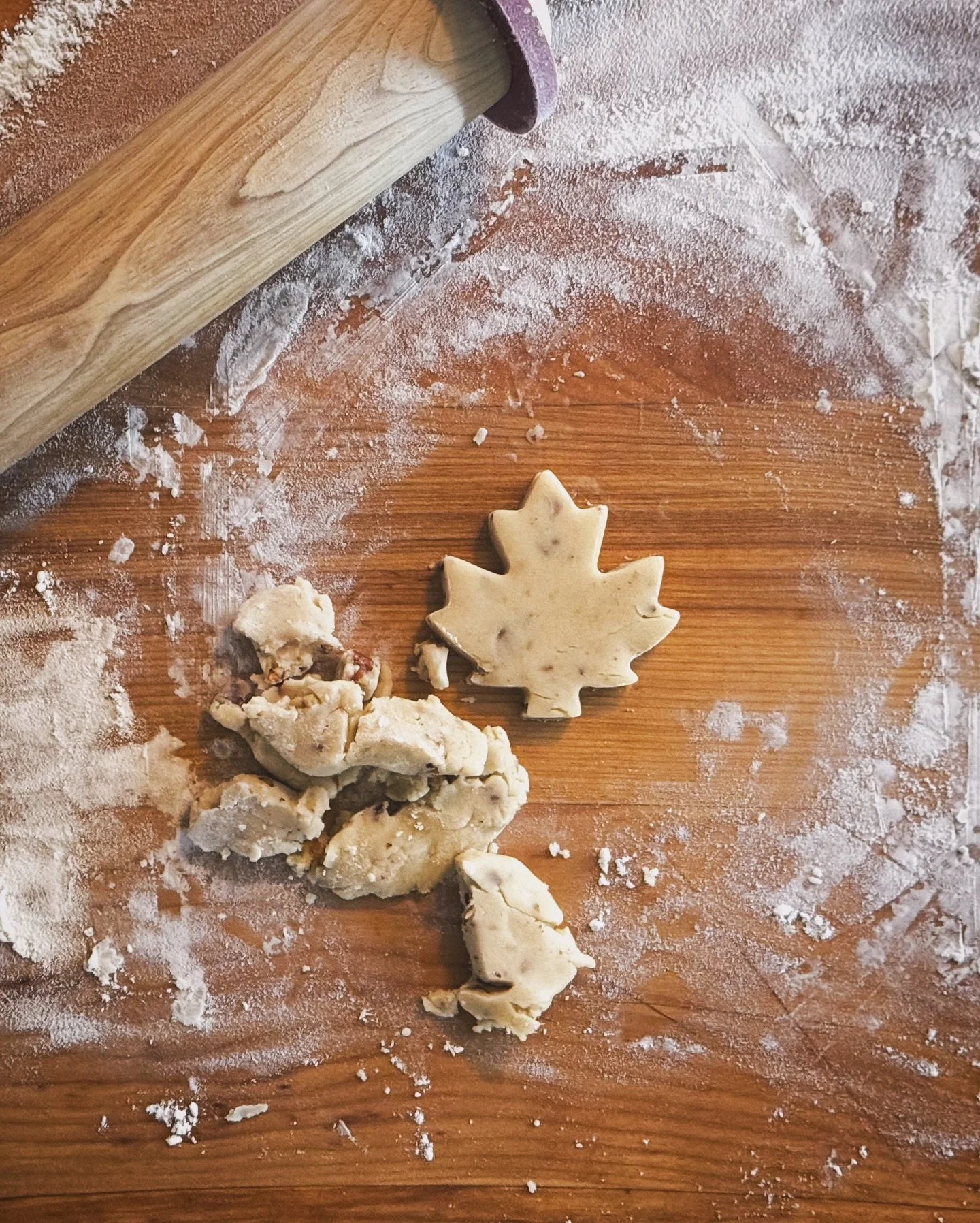 👋🏼 Hello! It&rsquo;s been a bit. Missed you!
Life got a little crazy for this lil&rsquo; homebaker over the summer and baking had to take a small pause. 🤗 Good news though! The oven is fired up again, just in time for the holidays! 🍁🍂
👀 So be o