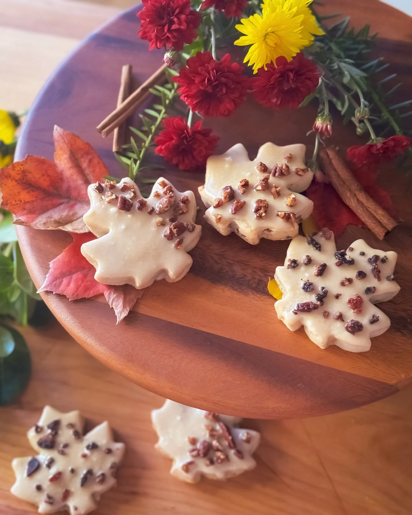 🍁🍪 Maple Pecan Shortbread Cookies 🍪🍁

Friends, hear me out. Give pumpkin spice a breather for a second because you need to try these! Sweet, nutty, buttery, crunchy, salty&hellip;these shortbread cookies are all about cozy fall flavors! Each one 