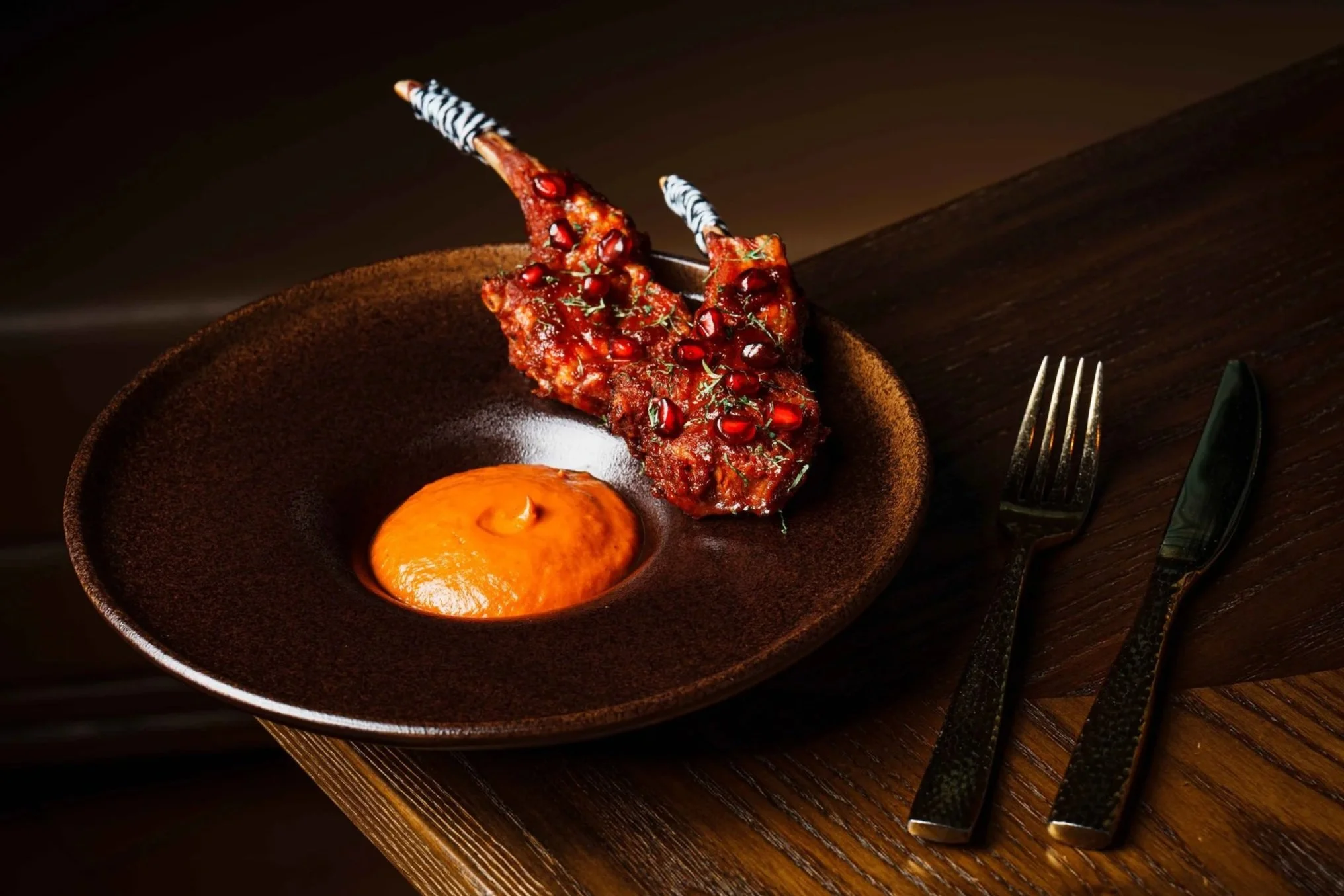 Our Kandhari Lamb Chop is a reinterpretation of the historic Kandhari Gosht. This once-celebrated Punjabi dish, itself inspired by the flavours of Afghanistan's Kandahar region, featured lamb curry braised with pomegranates. In our tribute, we honour