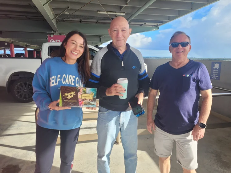 Julia meeting fans at the airport