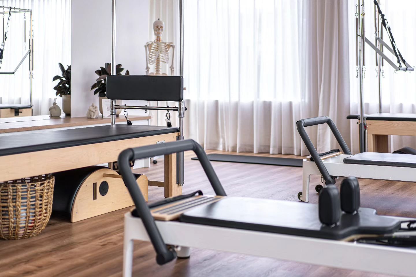 Our Clinical Pilates Studio is a space where you will receive the highest quality of care. 

- hypermobility support 
- chronic and acute lower back pain 
- persistent injuries
- post-operative care 
- post-partum care 
- prenatal care
- low confiden