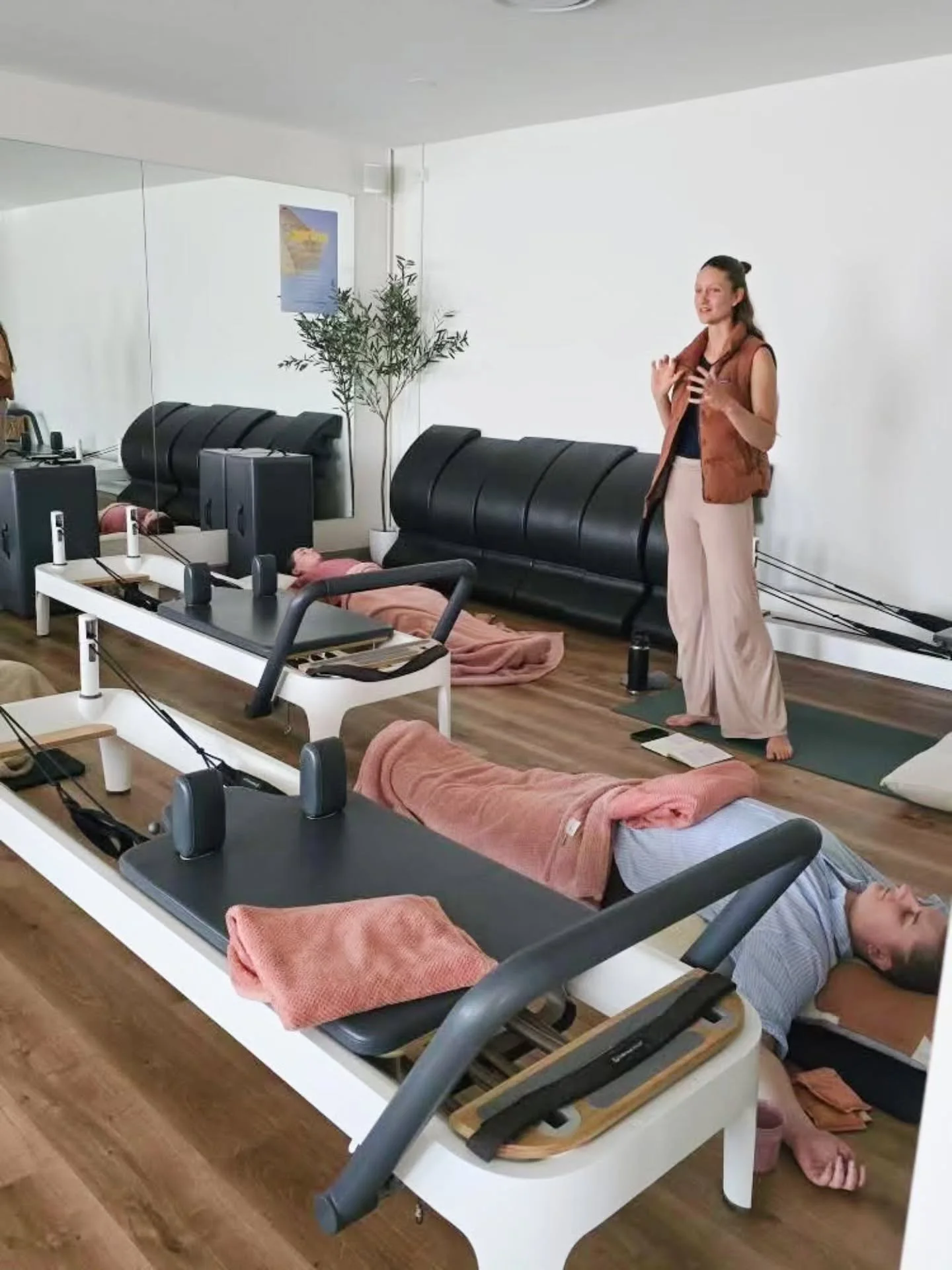 ✨ Staff Wellbeing at any.BODY ✨

This week, we were so fortunate to have Sam from @samawellbeing_ guide us through a deeply restorative yoga practice, all through an EP lens. It was grounding, nourishing, and exactly what we needed.

Afterwards, we s