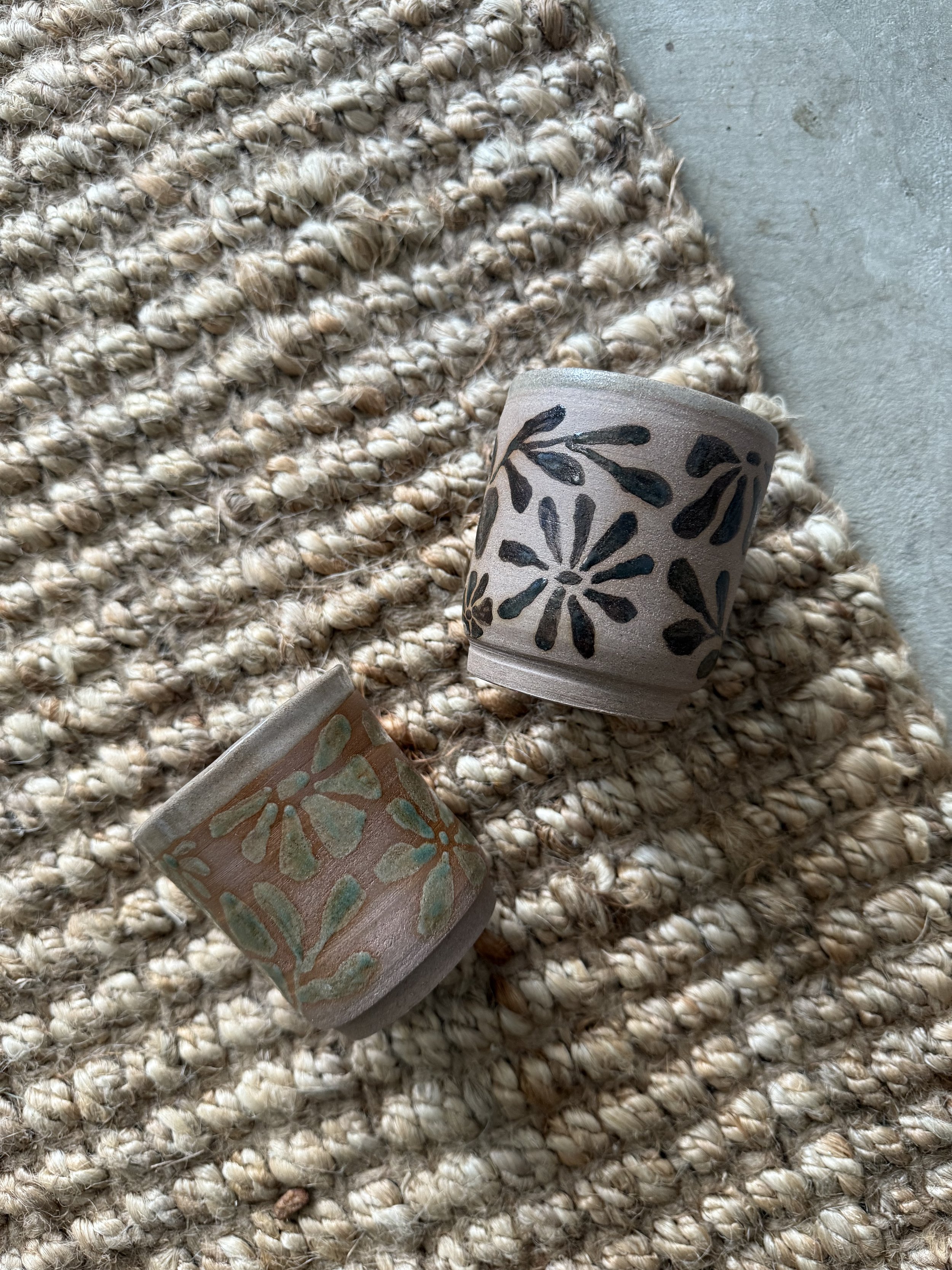 Scandi Flower Cup - black