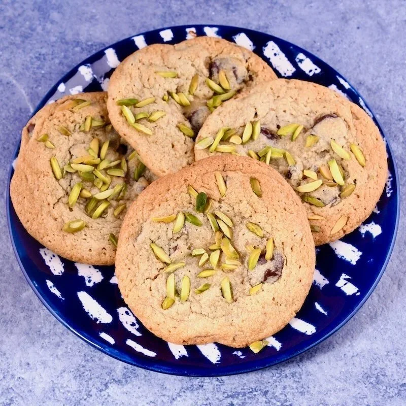 Christmas cookies with tahini, chocolate and pistachios, try them today, they&rsquo;re oh so delicious! Recipe up on our blog post from C&aacute;diz, Spain. Just click on the link in bio. Merry Christmas everybody and happy holidays!