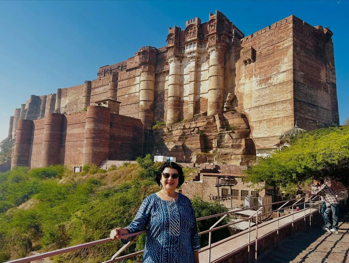 This majestic 15th century fort in Jodhpur sits on top of a mountain and is made from carved sandstone, gorgeous isn&rsquo;t it? And worth the climb!