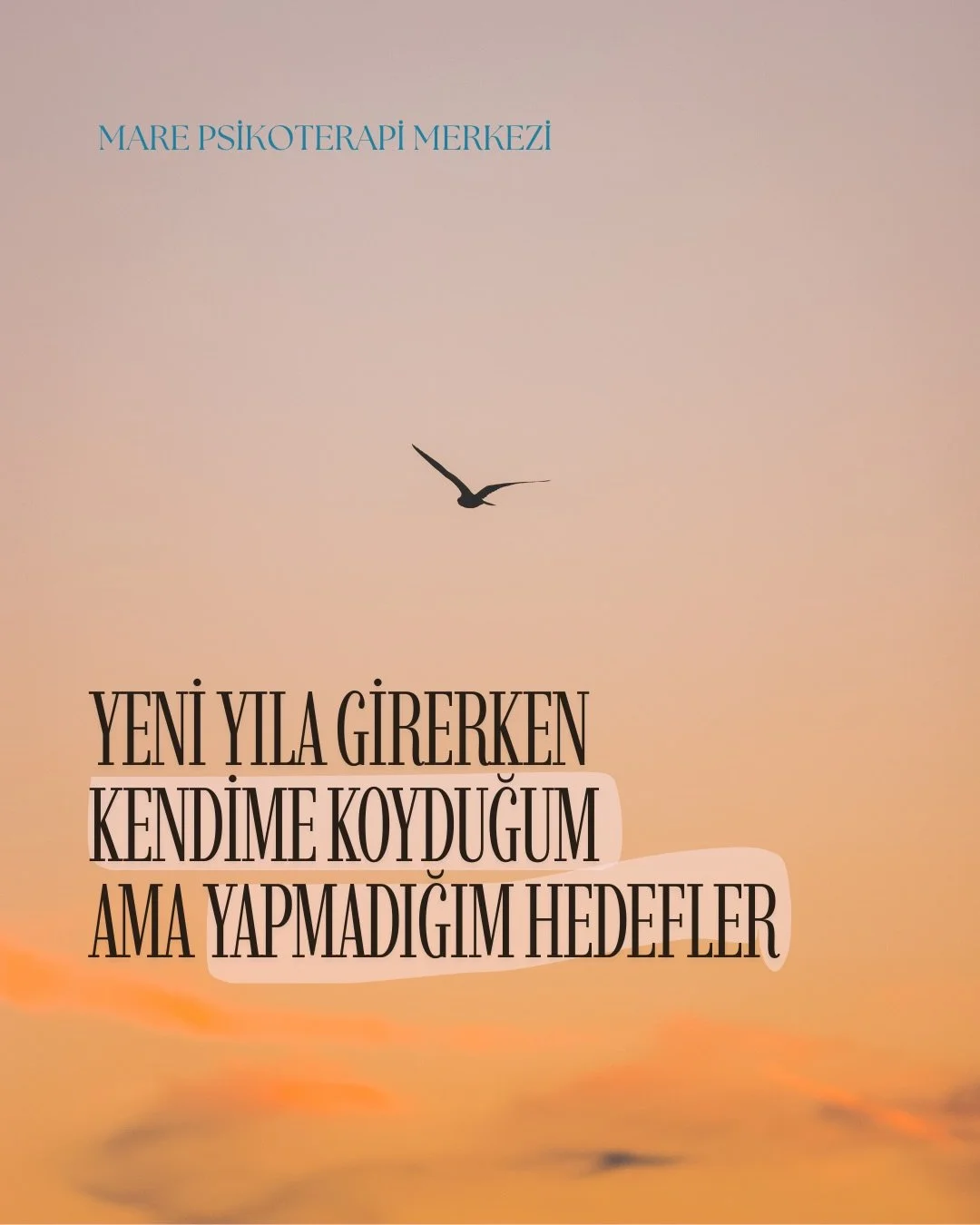 Yeni yıl hedefleri &ccedil;oğu zaman irade meselesi gibi anlatılır.
 Oysa pek &ccedil;ok insan hedef koyarken yorgunluğunu,
 duygusal y&uuml;k&uuml;n&uuml; ve ger&ccedil;ek kapasitesini hesaba katmaz.

 Belki de bu yıl mesele daha fazlasını yapmak de