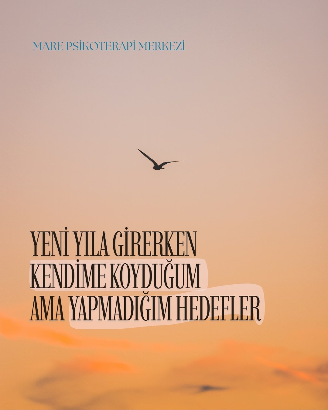 Yeni yıl hedefleri &ccedil;oğu zaman irade meselesi gibi anlatılır.
 Oysa pek &ccedil;ok insan hedef koyarken yorgunluğunu,
 duygusal y&uuml;k&uuml;n&uuml; ve ger&ccedil;ek kapasitesini hesaba katmaz.

 Belki de bu yıl mesele daha fazlasını yapmak de