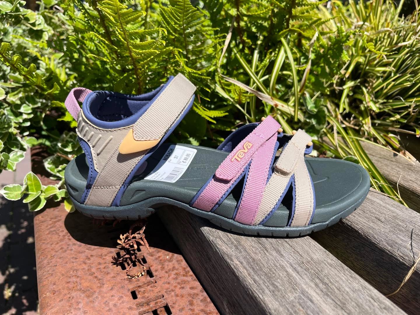 Heerlijk weer, tijd voor Teva sandalen 🌞