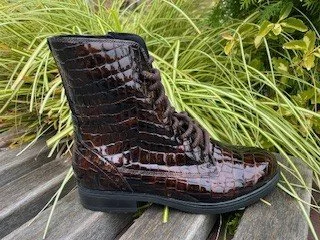 Durea week
-Wijdte maten G, H, K, M
-Geschikt voor losse inleg zolen
-Veterschoenen, Boots, laarsjes
-Grote dealer Durea
-Ons advies: pas, ervaar en test schoenen om lekker te kunnen lopen. 
"Lekker lopen begint bij Nobach"