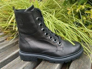 Durea week
-Wijdte maten G, H, K, M
-Geschikt voor losse inleg zolen
-Veterschoenen, Boots, laarsjes
-Grote dealer Durea
-Ons advies: pas, ervaar en test schoenen om lekker te kunnen lopen. 
"Lekker lopen begint bij Nobach"