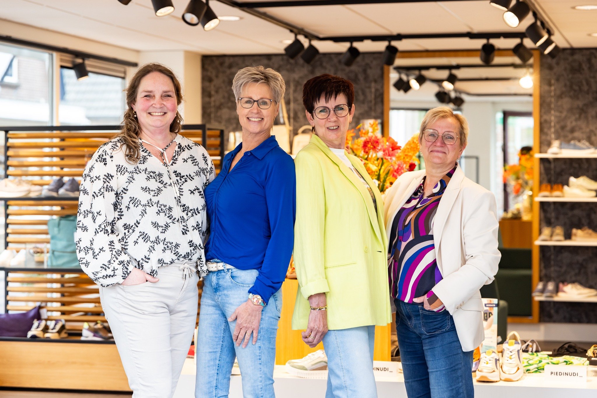 👟 Geen standaard verkoopbaan. "Wel een baan waarin je &eacute;cht iets betekent". 

Word jij blij van persoonlijk contact, &eacute;cht advies geven en werken in een warm team? 
Dan hebben wij misschien wel de nieuwe favoriete werkplek voor