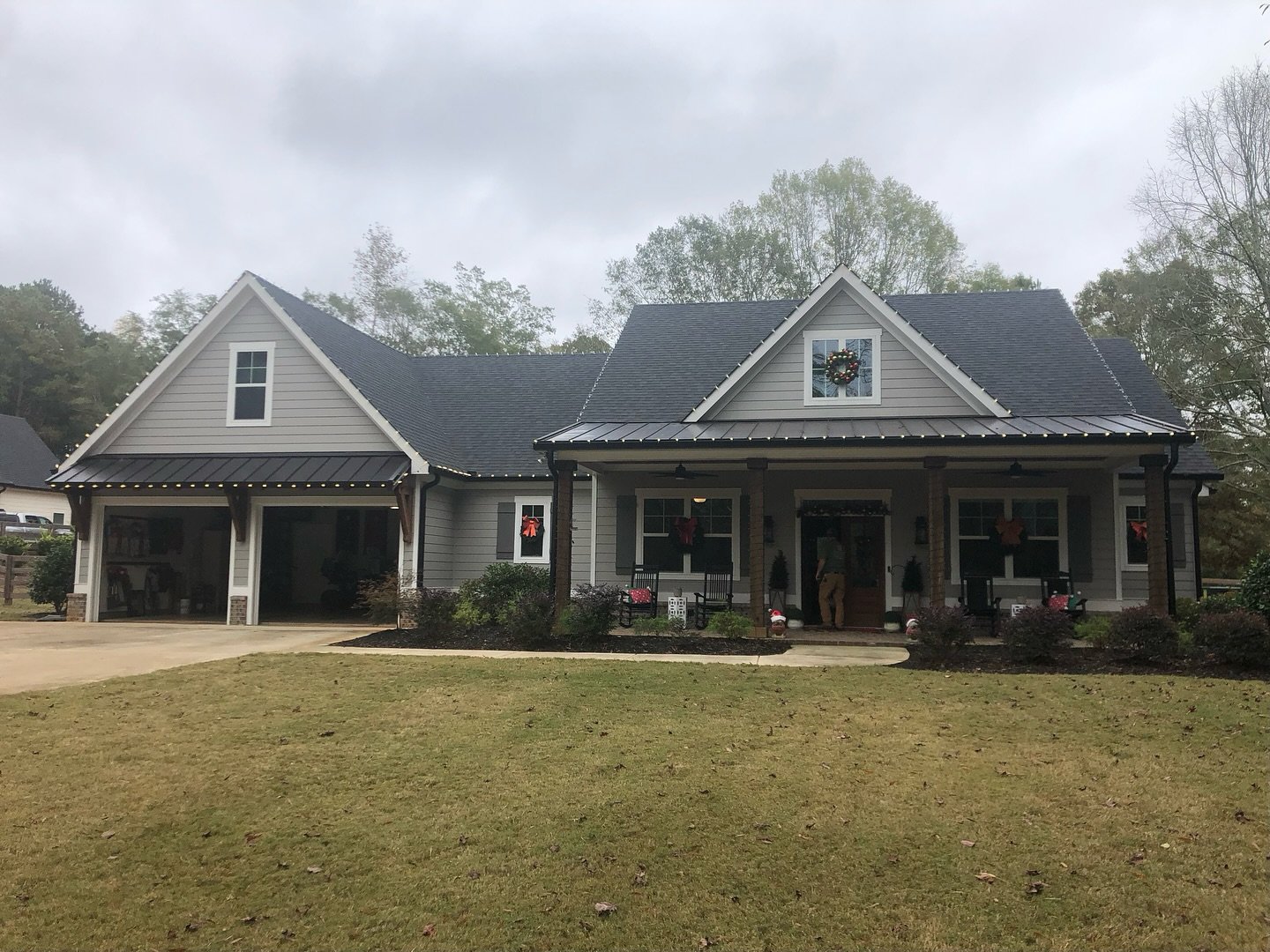 ➡️Swipe to see this house transform into the most festive on the block!
✨ Brighten up your holidays with the GreenKeepers of Athens! ✨ Our festive light installations are filling up fast&mdash;don&rsquo;t miss your chance to make your home shine this