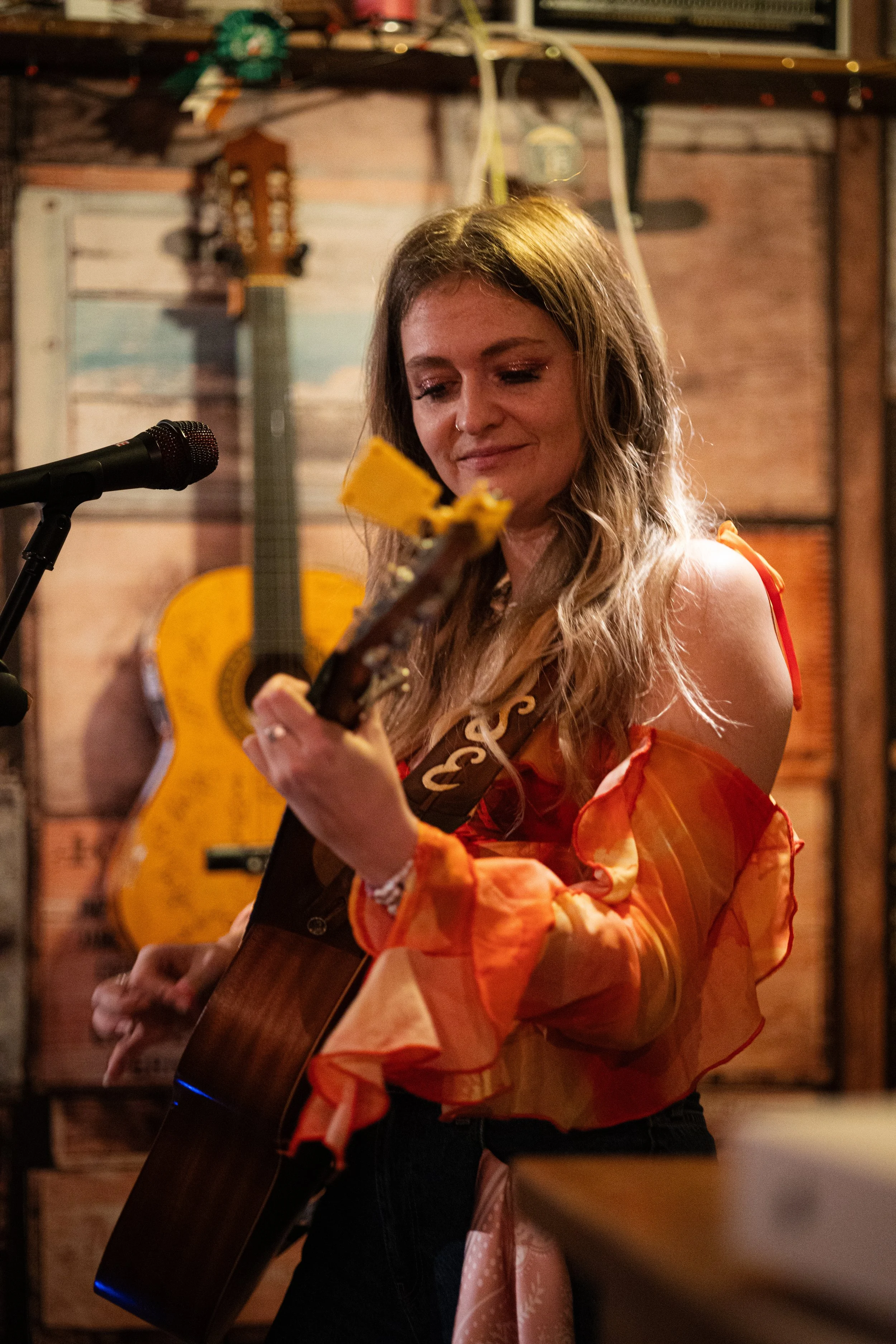Louise Parker performing live at The Taproom in Upminster on her Miserable in Paris acoustic tour.