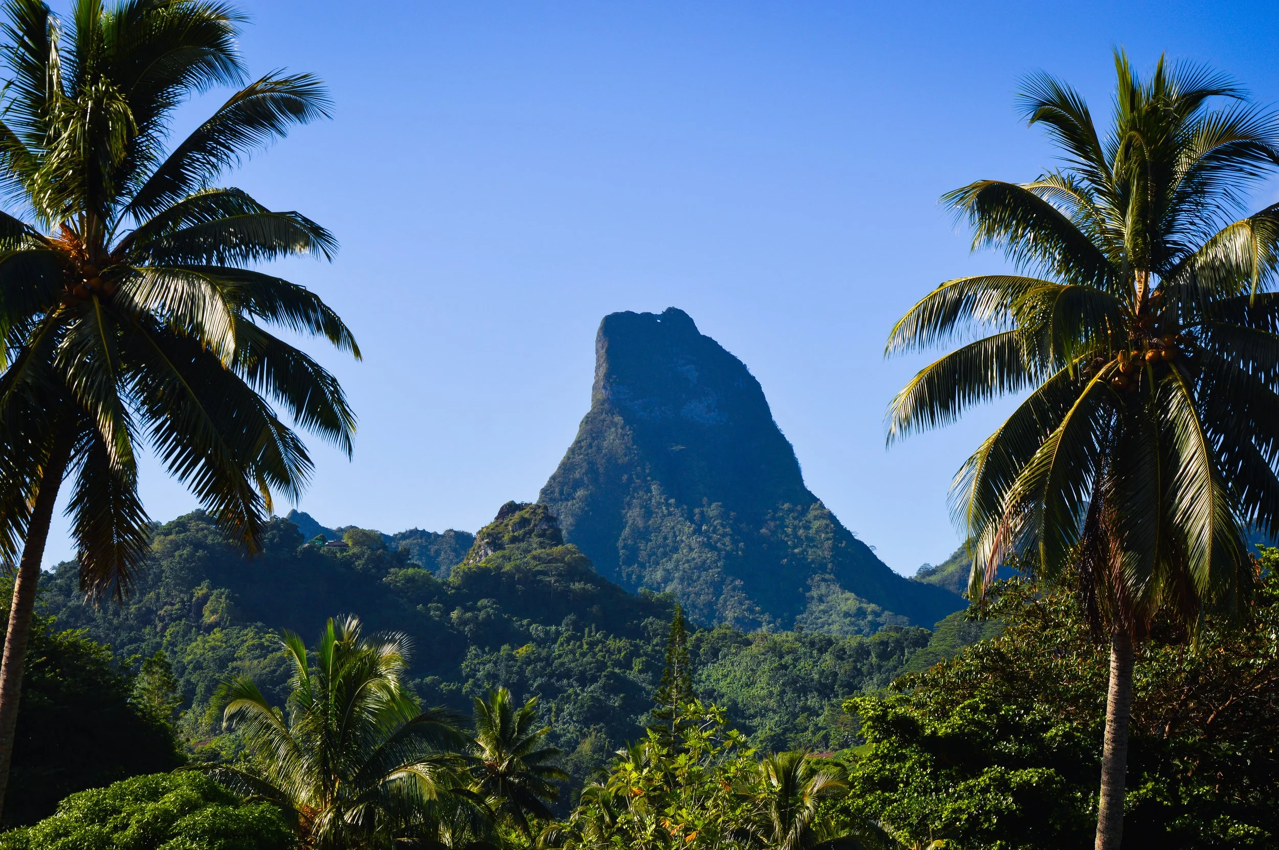 The Pierced Mountain, Mount Mouaputa