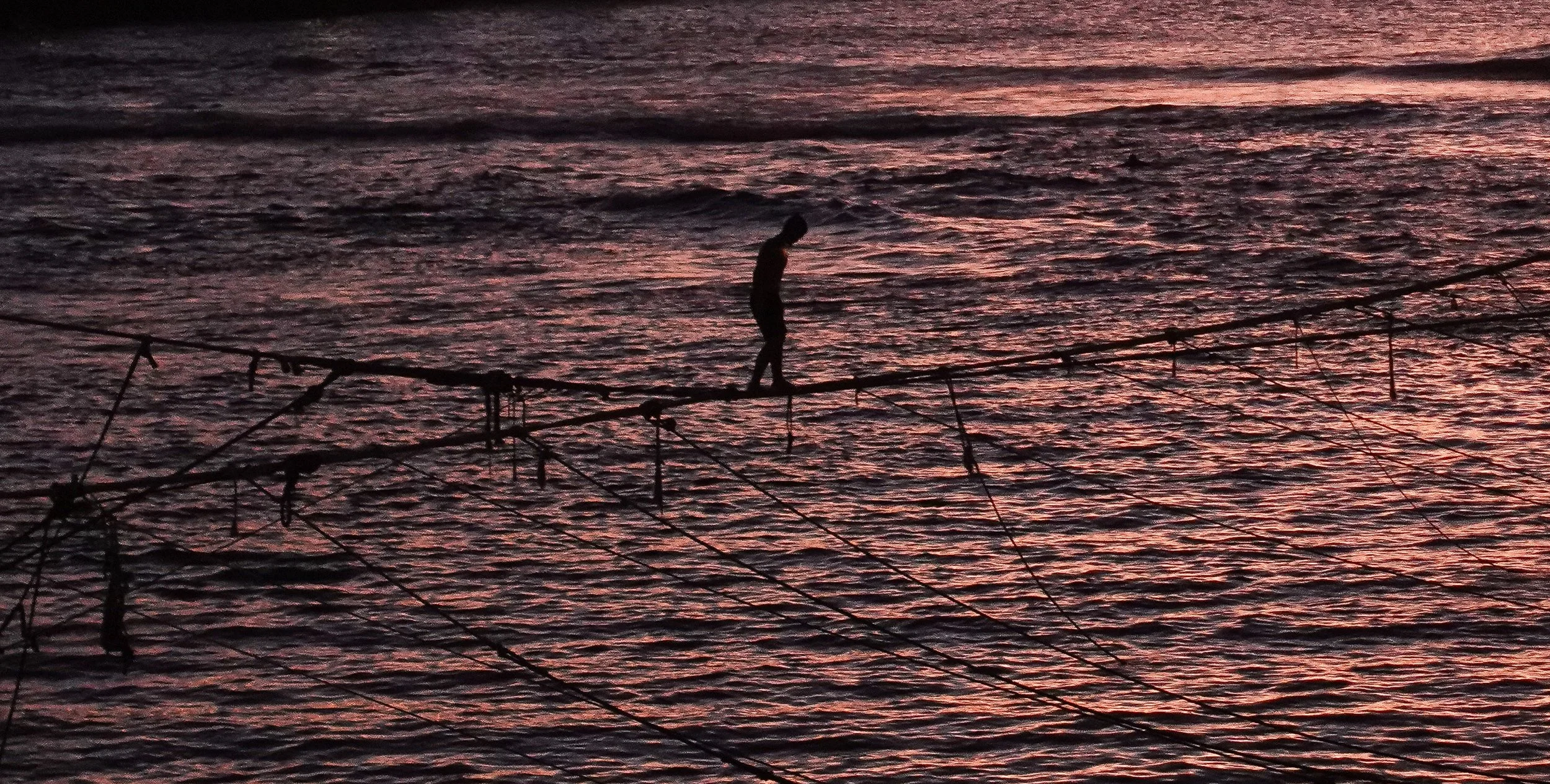 Walking the Lines, Hanga Roa