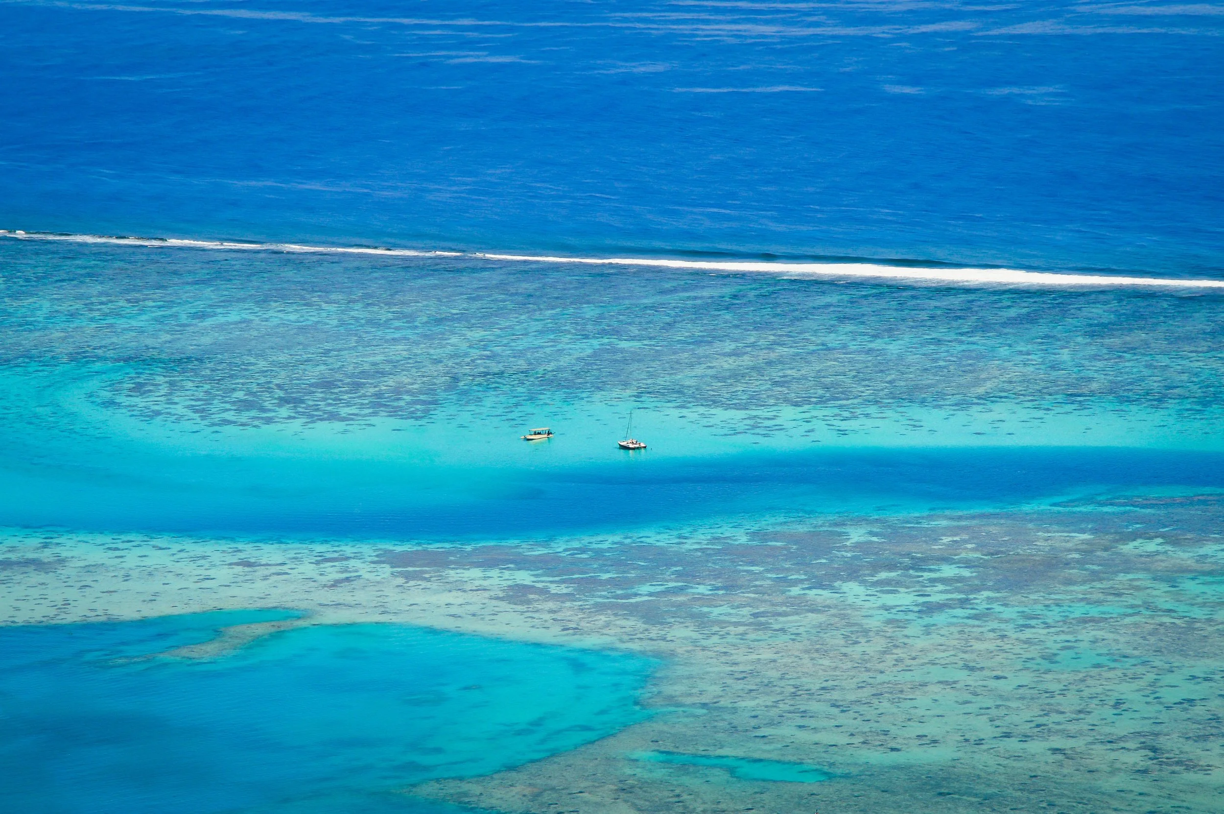 Sailing The Reef, Te'avaro