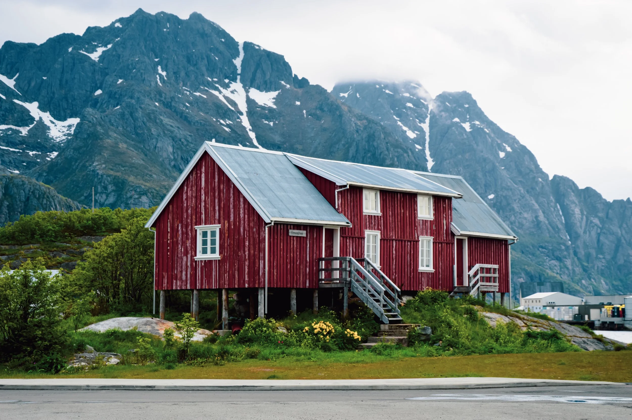 Entrance Rorbuer, Henningsær