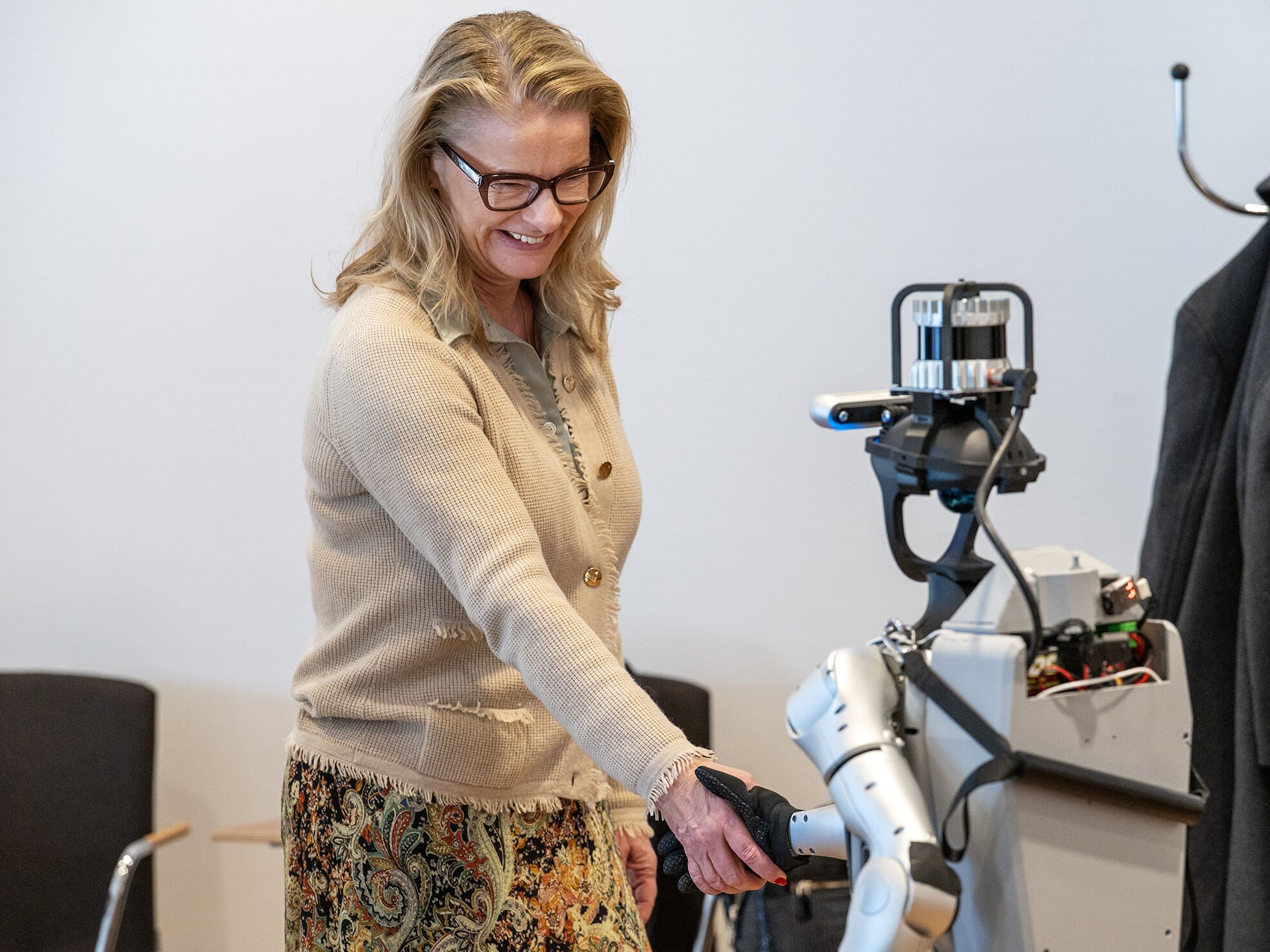 Visit by Sweden’s Minister for Higher Education to RAI’s Lab