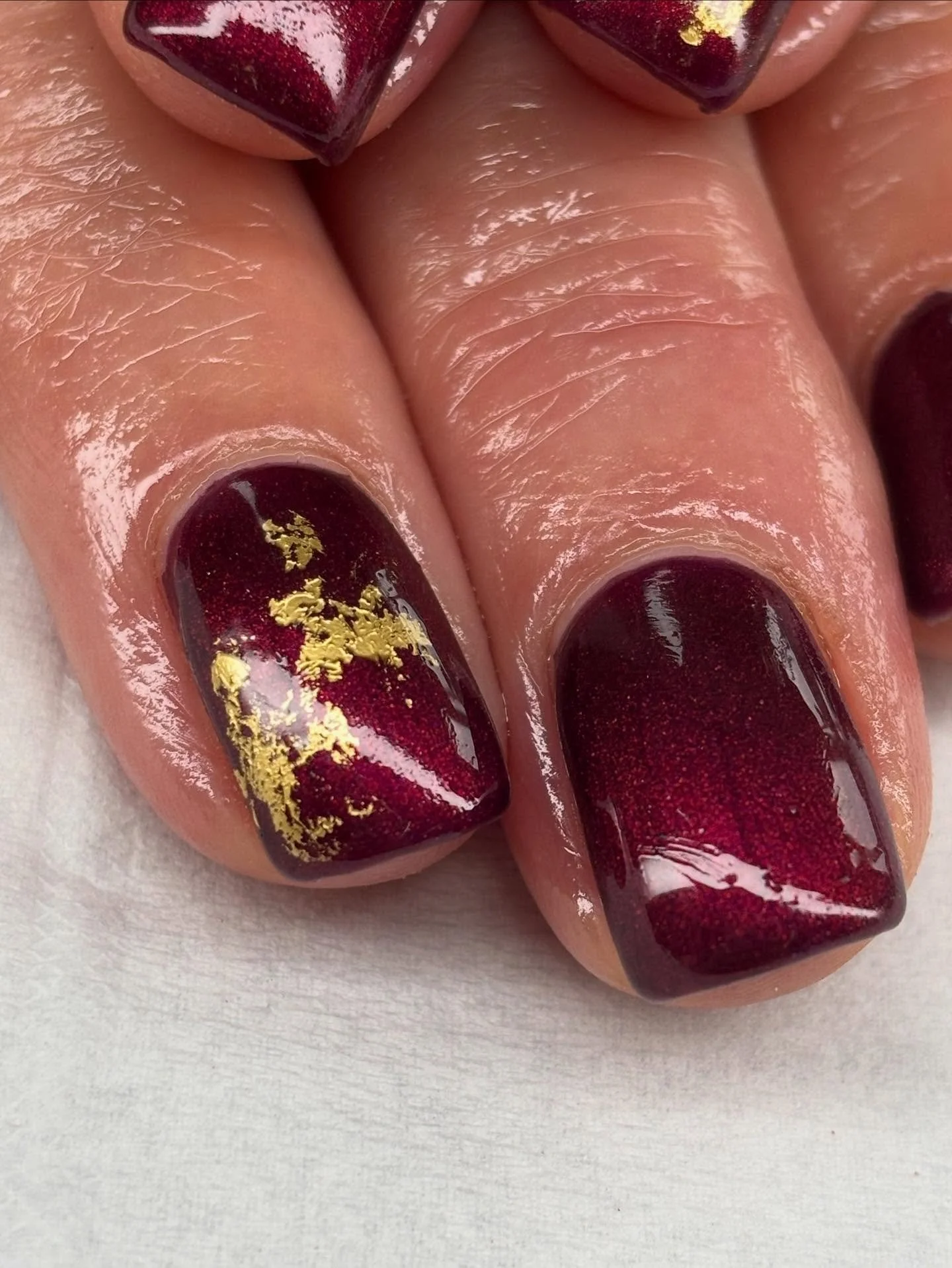 ❤️&zwj;🔥❤️&zwj;🔥 A N N ❤️&zwj;🔥❤️&zwj;🔥

Love You Smore is my new favourite colour! From @magpie_beauty as always. 
Ann also loves a pop of gold on her nails which I think makes these look even more luxurious 😍😍 
#nails #naturalnails #autumn #c