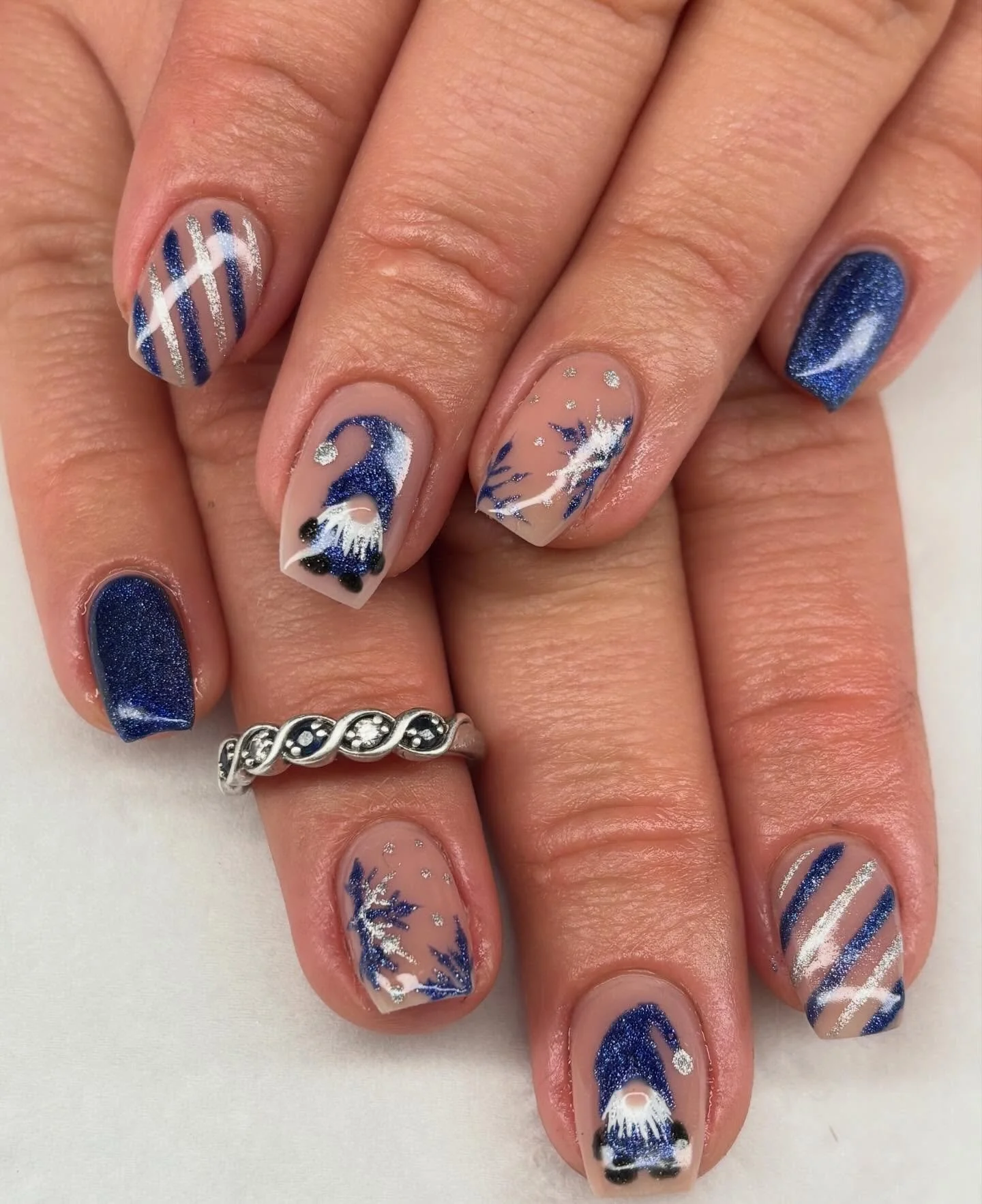 💙💙 S A F F 💙💙 Christmas Gonks! #everythingmagpie #gonks #gonksofinstagram #bluenails #magpiebeauty #suffolkbusiness #nailtech #nailart #sparkle