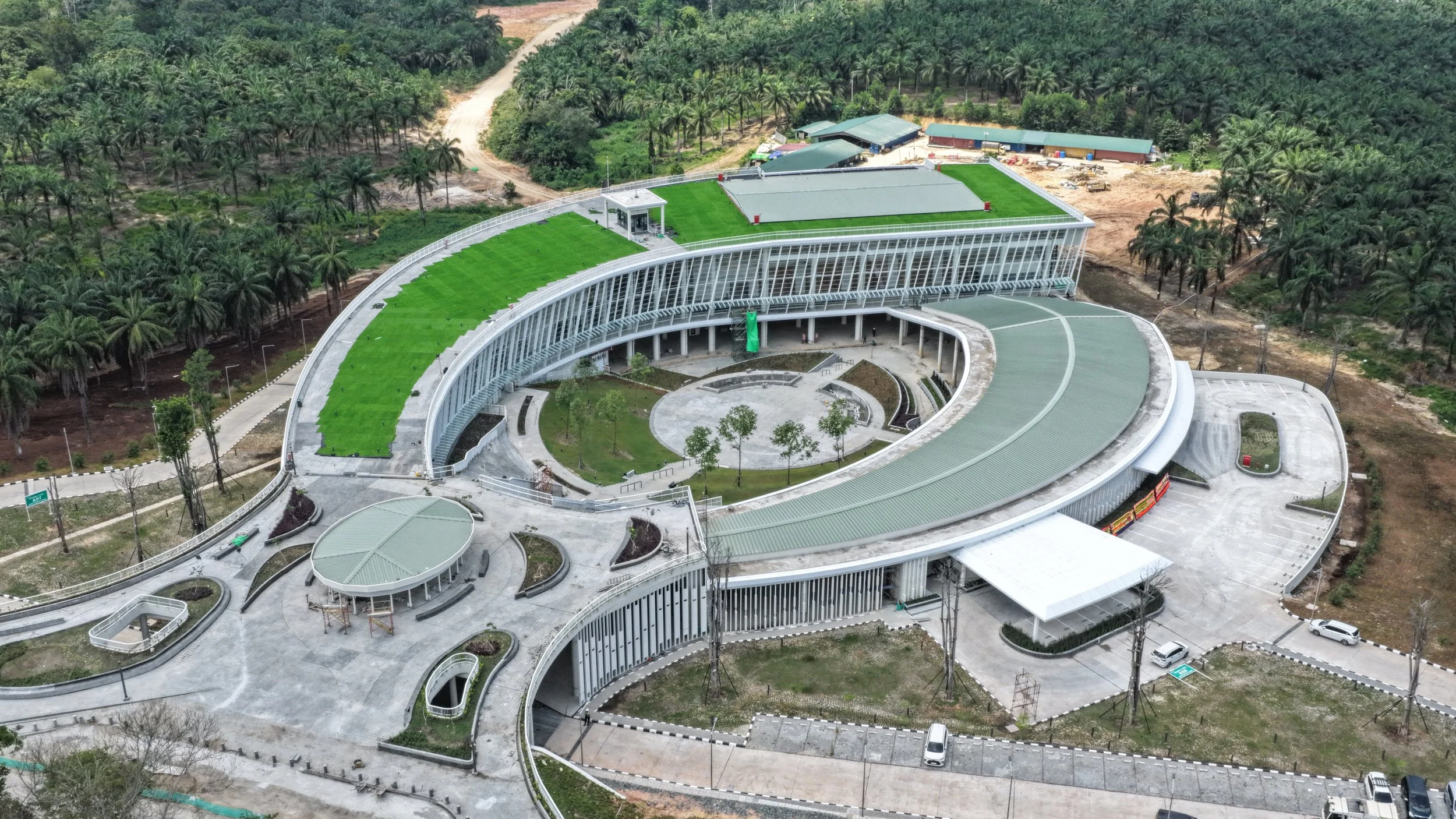 RGE Community Centre Riau: Technical Challenges and Stick System Curtain Wall &amp; ACP Execution by Pelitamaju