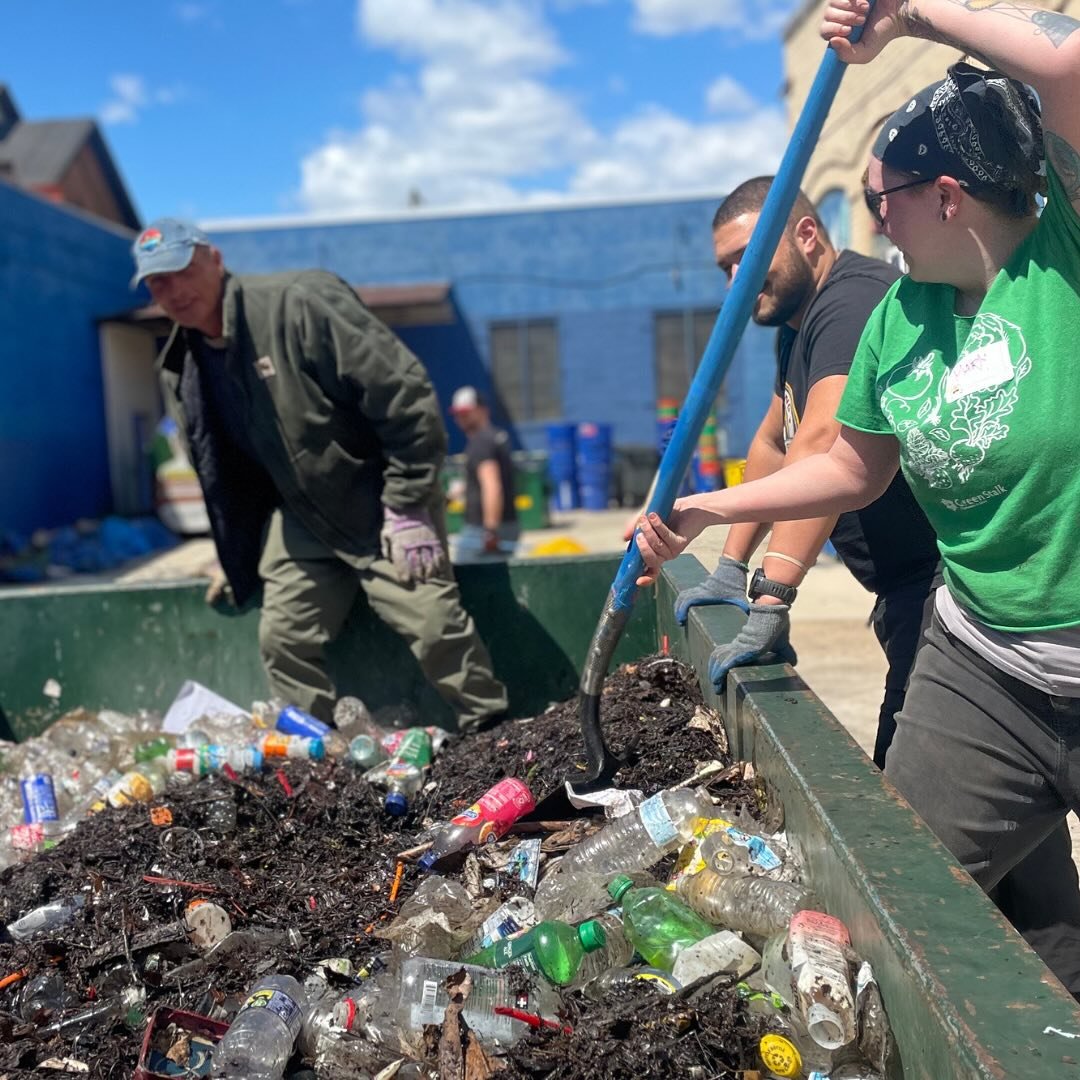 More from this weekend&rsquo;s #DumpsterDive with @volunteeringuntapped and @bmoretoolbank! My human friends dug through all types of delicious trash to collect very important trash data! 

Wrappers: 9,915
Drinking Bottles: 1,596
StyroFoam; 865
Sport