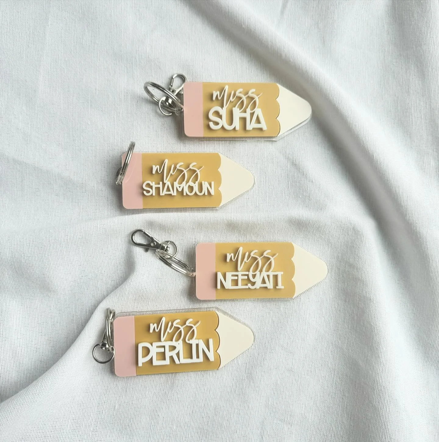 teacher gift idea ✏️ pair this with a gift card for an end of the year gift