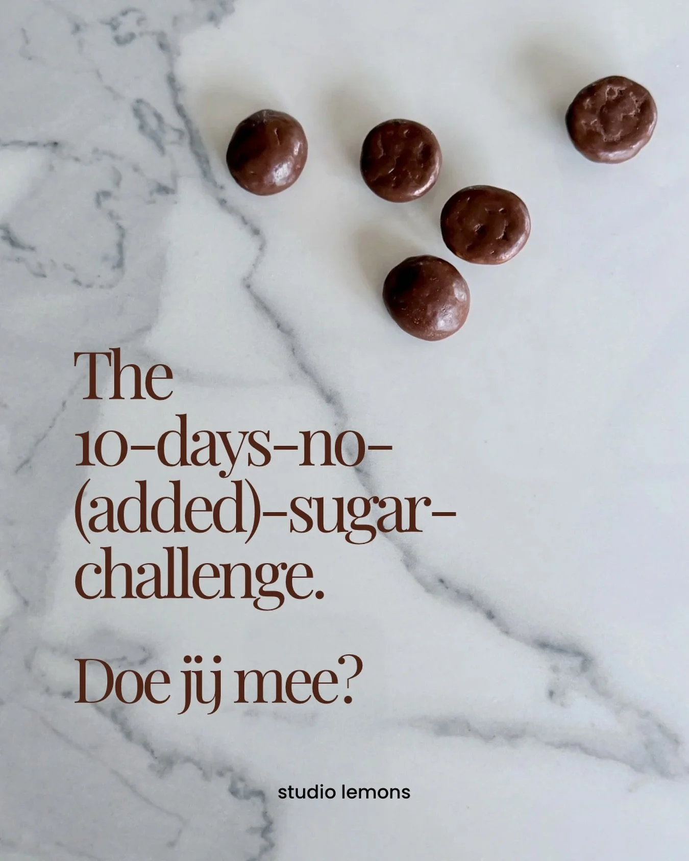 Tussen Sint en Kerst even op de pauzeknop? Vanaf maandag 8 december: de 10-days-no-added-sugar-challenge.

🍭 10 dagen geen producten met toegevoegde suikers. Dus geen koek, snoep, gezoete repen en granola&rsquo;s. Maar wel: voedzame snacks en altern