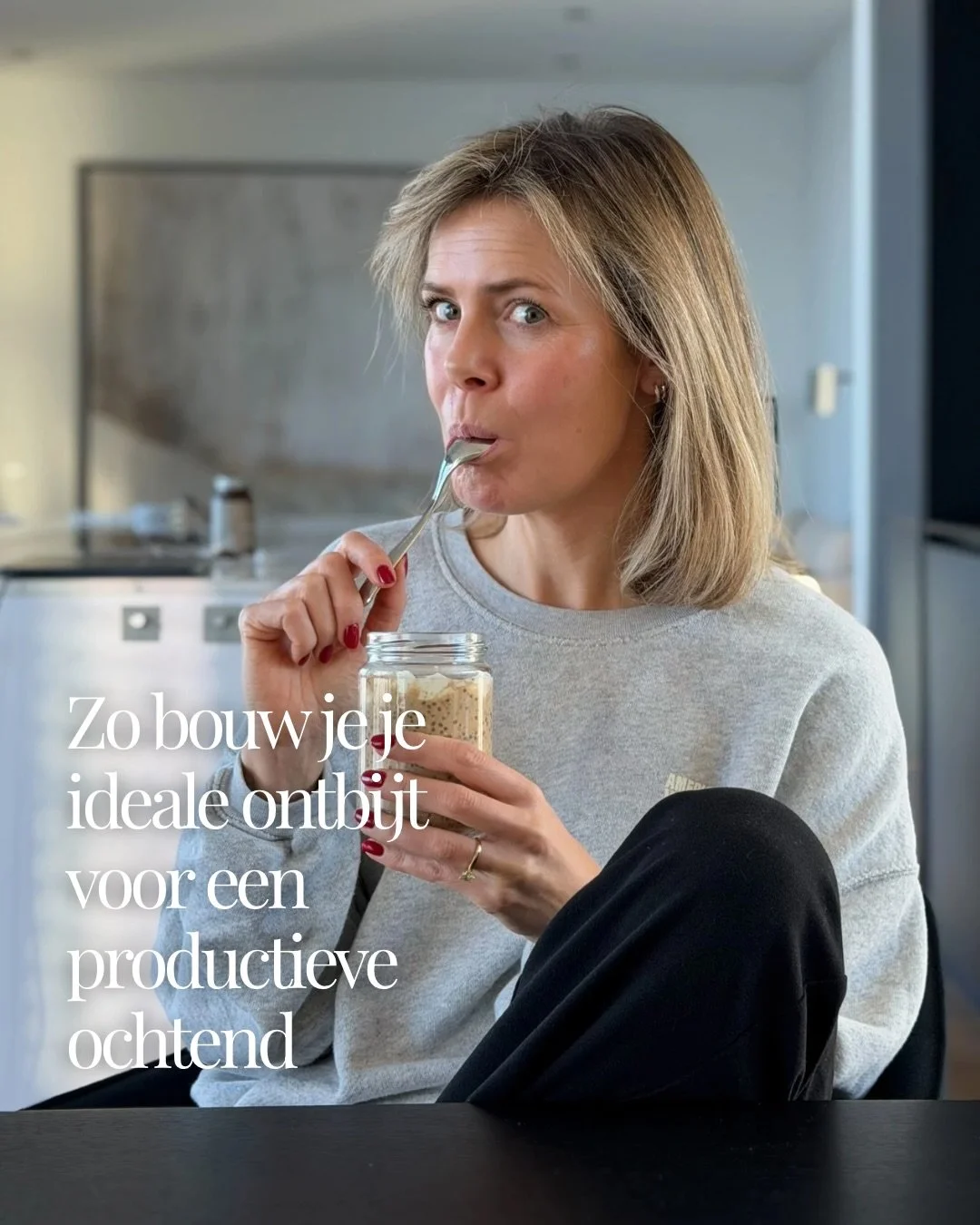 Wat is nou het beste ontbijt voor een productieve werkdag?

Hier zijn mijn basics - &eacute;n onderaan&nbsp;3 favoriete recepten.

Op drukke dagen wil je kunnen focussen en niet om 10 uur alweer honger hebben. Toch?!

Daarom bouw ik mijn ontbijt vaak