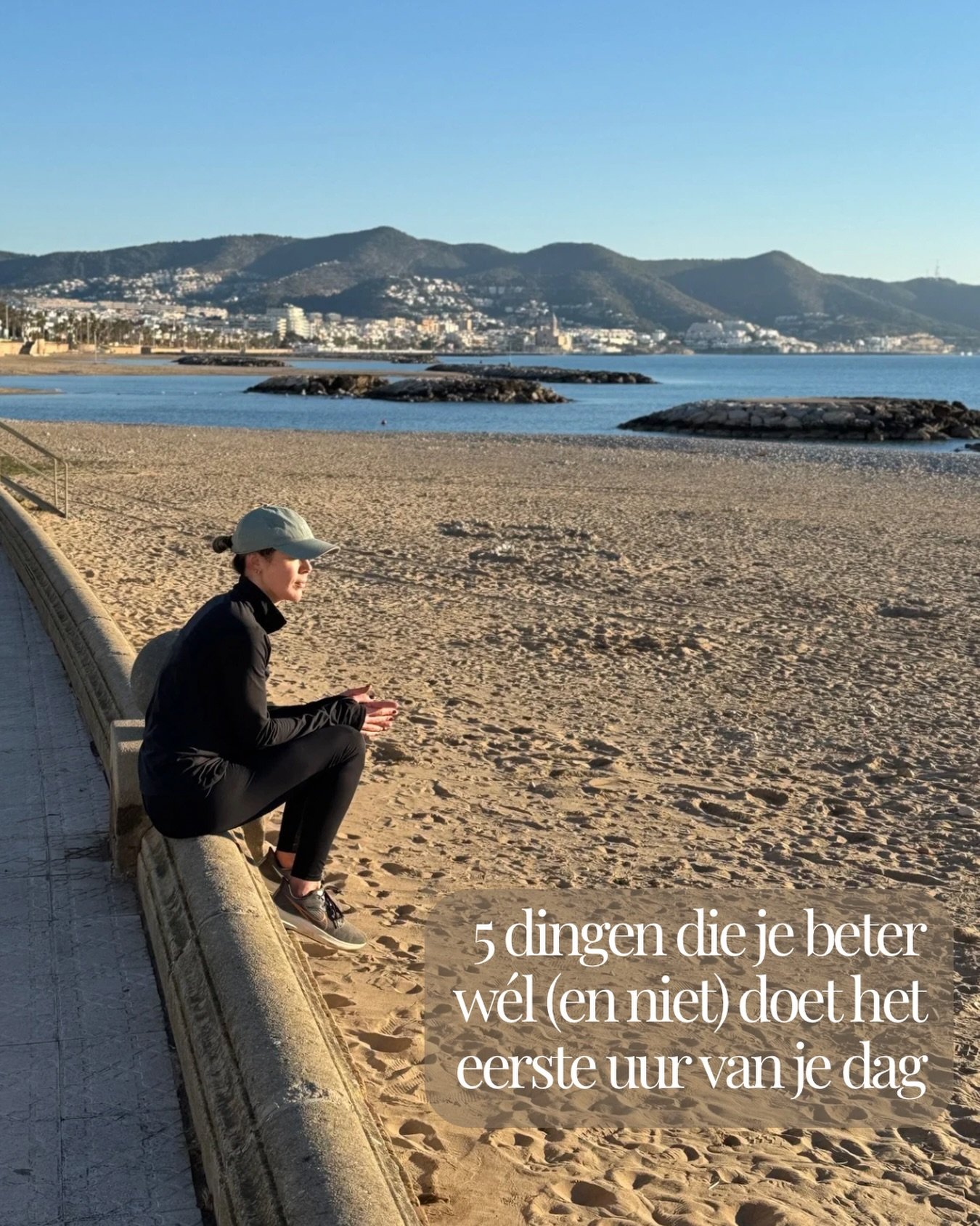 Het eerste uur van je dag is het meest onderschatte uur van de dag.

Wat je in dat uur doet, heeft impact op je motivatie, stresslevel, focus en cognitieve prestaties de rest van de dag.

De wekker gaat.

Je pakt je telefoon.
Scrollt door social medi