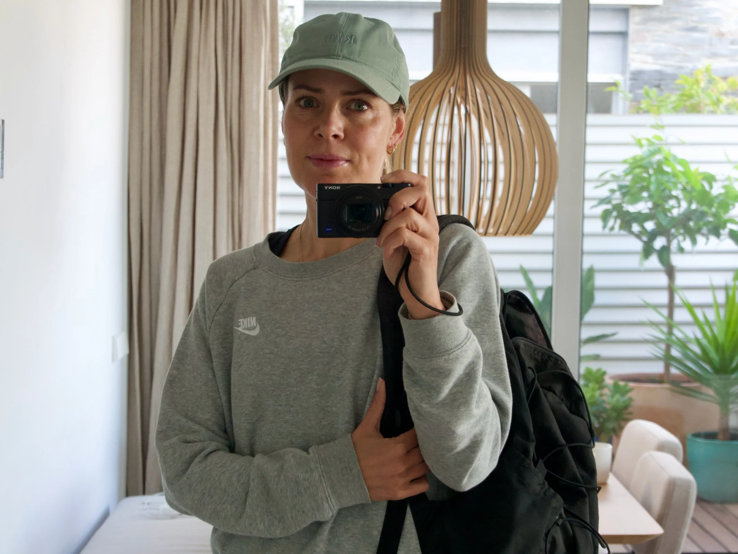 4 dagen offline

Als je je hoofd niet meer stil krijgt, je lichaam niet meer uit de aan-stand krijgt, dan betekent dat: pauzeknop indrukken. Ik deed dat door me 4 dagen terug te trekken, zonder social media, whatsapp, mail en andere notificaties. 

E