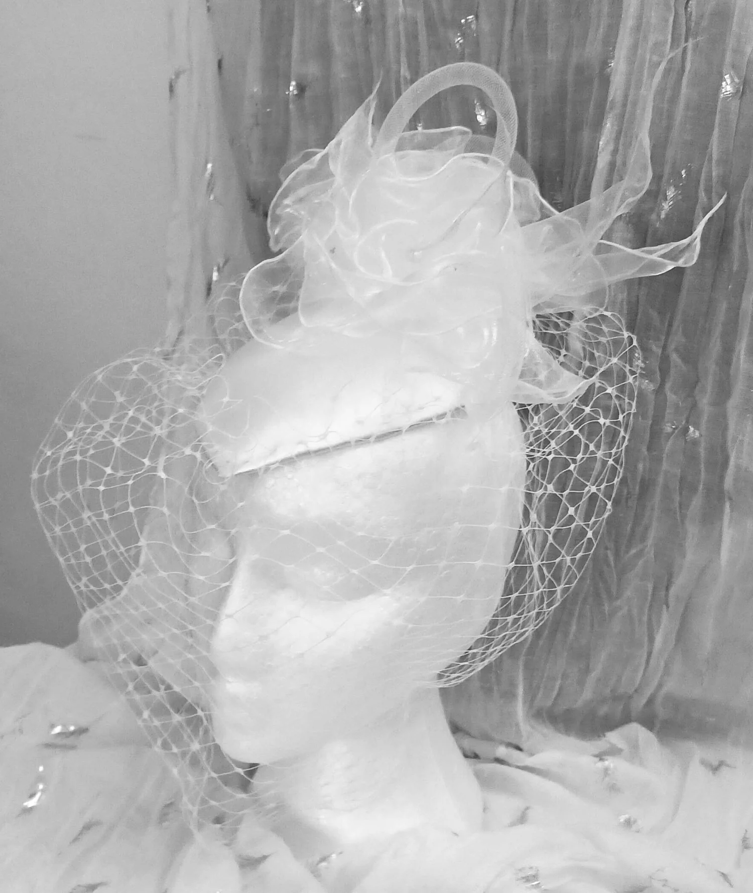 White fascinator hat with organza and satin detailing White Fascinator - Etsy main image 3