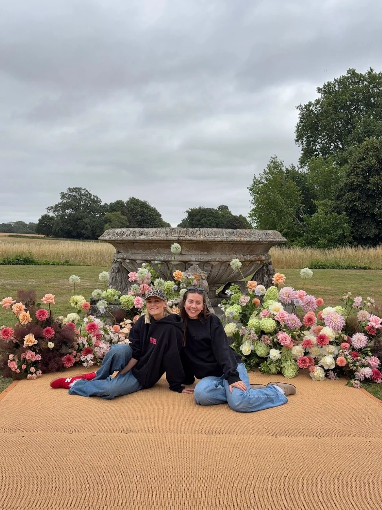 JULY 🌼 better late than never and a gorgeous month prepping for our flower school launch behind the seasons, enjoying some beautiful weddings and getting a moment between the madness to celebrate us! 

1. Set up complete so ofc time for a photoshoot